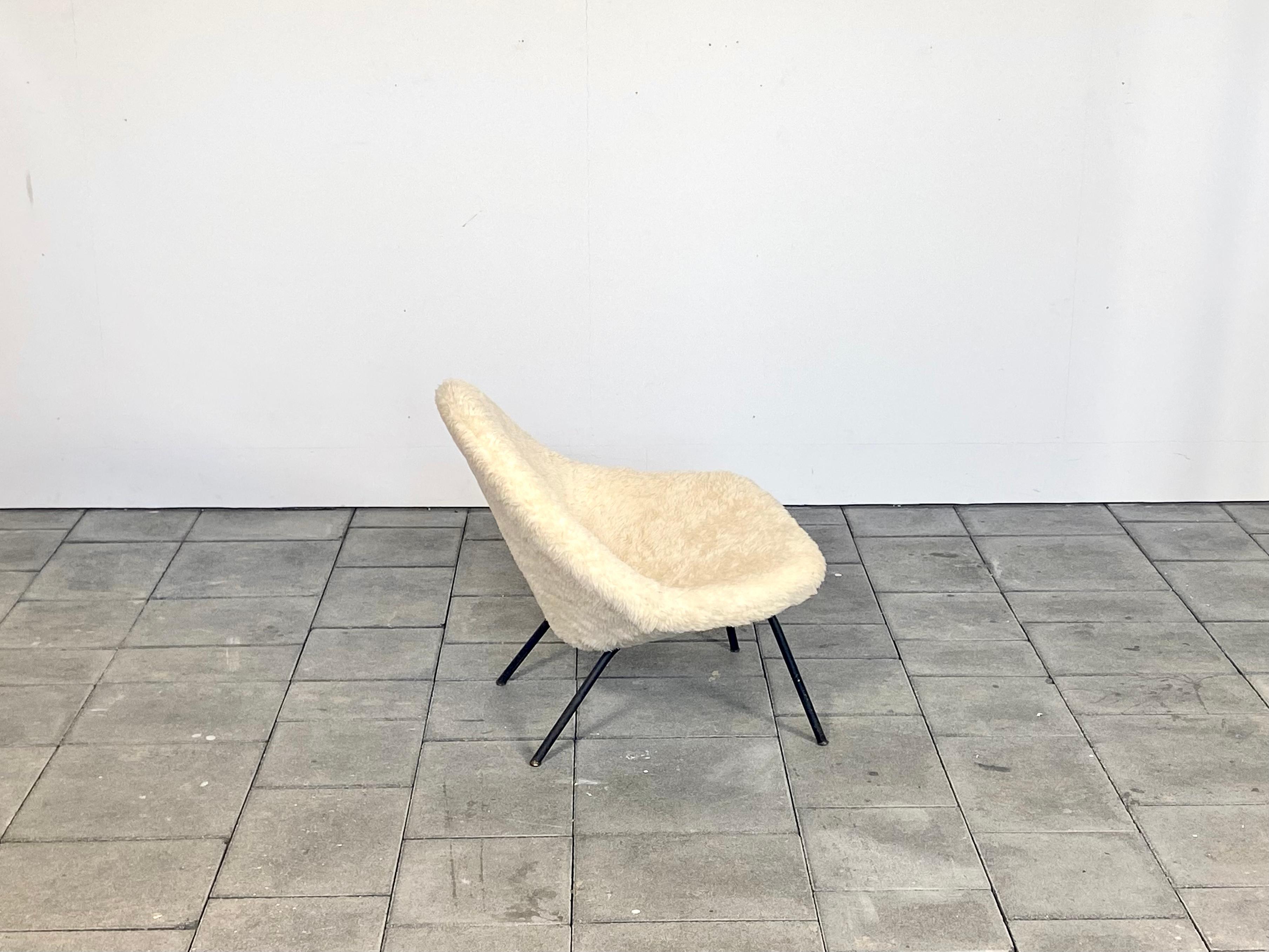 1950ies Italian Organic Lounge Chair in Wool Upholstery In Good Condition For Sale In Offenburg, Baden Wurthemberg