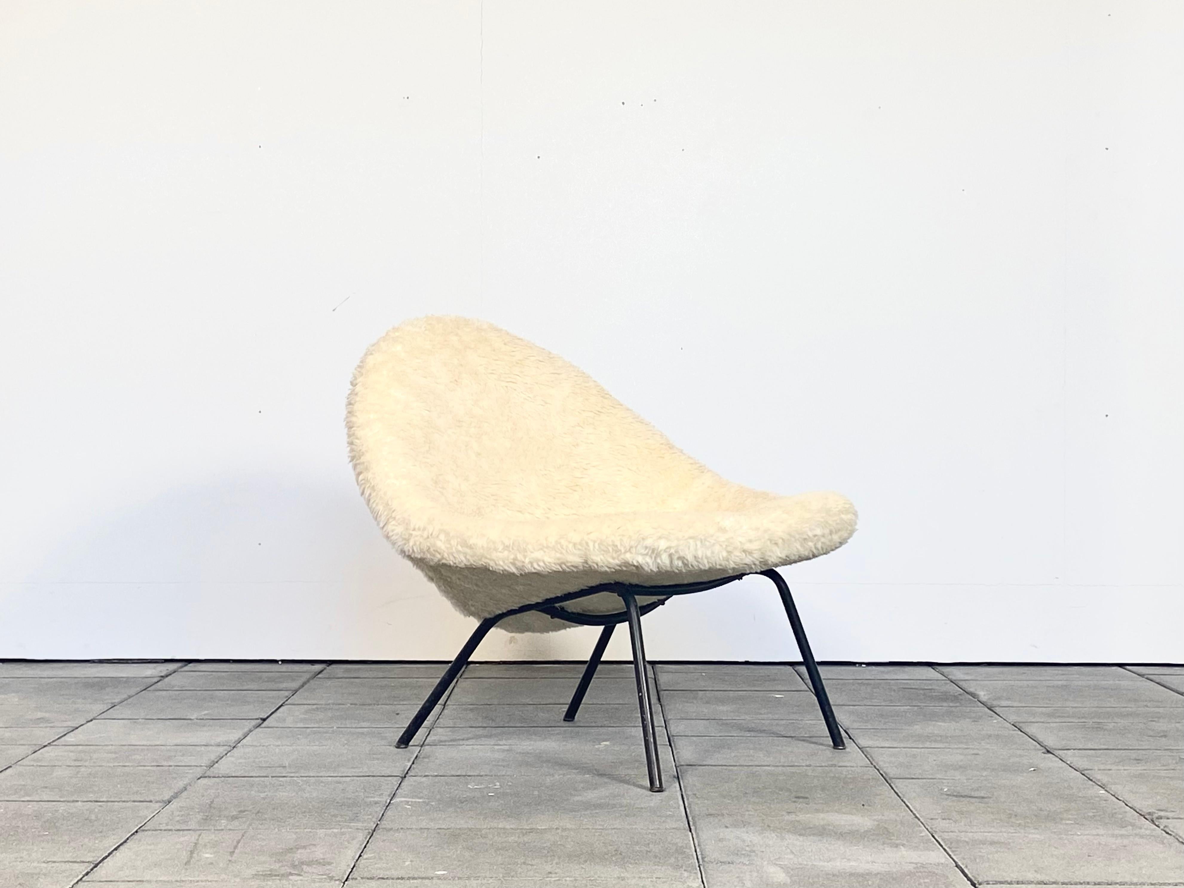 20th Century 1950ies Italian Organic Lounge Chair in Wool Upholstery For Sale
