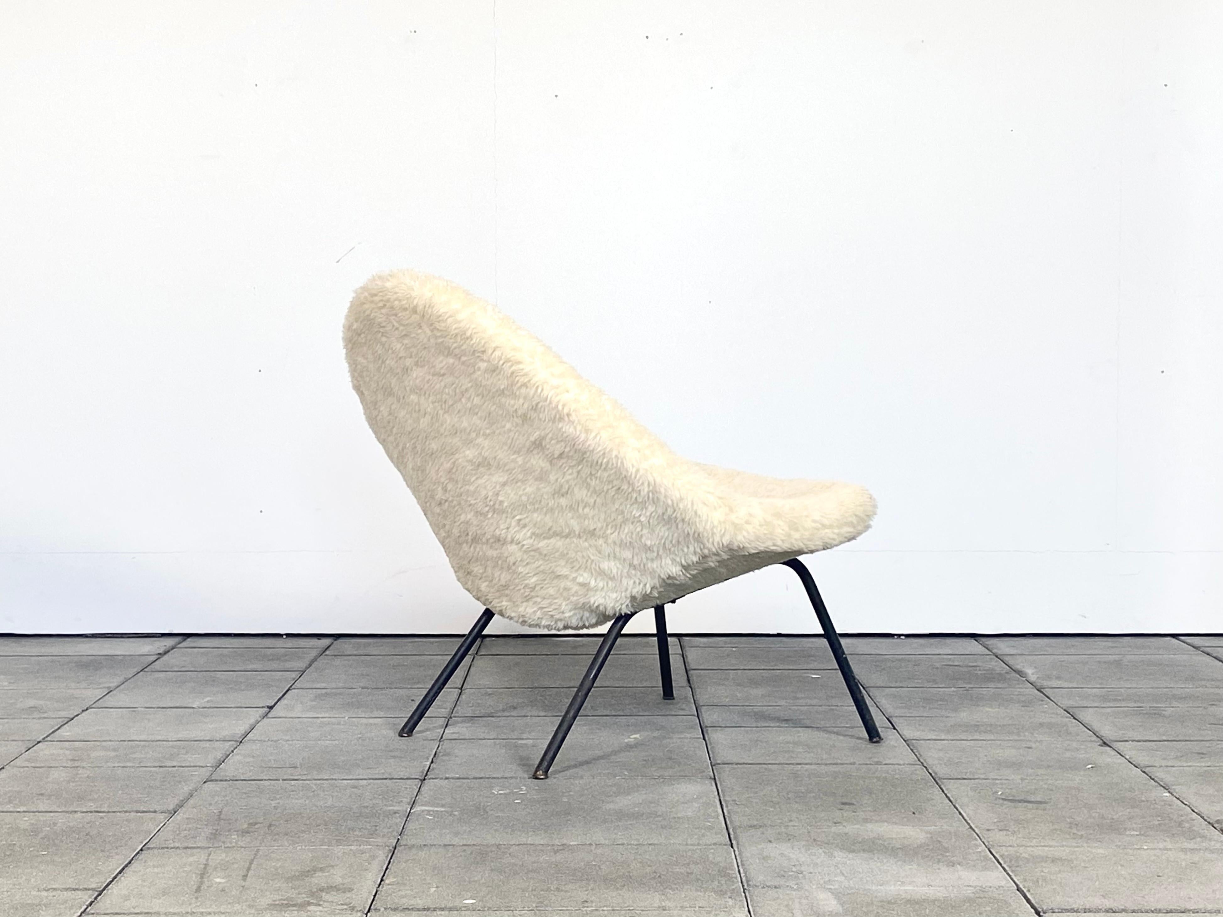 Steel 1950ies Italian Organic Lounge Chair in Wool Upholstery For Sale