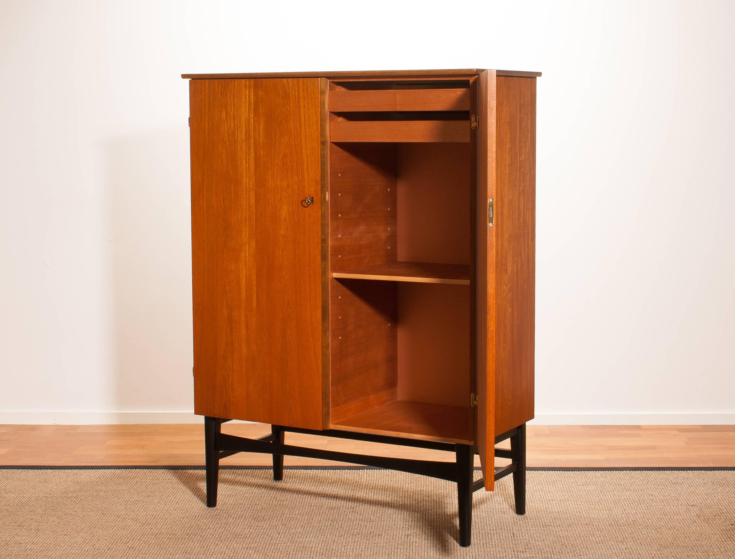 Very nice cabinet made in Sweden.
This cabinet is made of teak and beech.
It is in a nice condition.
Period 1950s
Dimensions: H.135 cm, W.100 cm, D.45 cm.