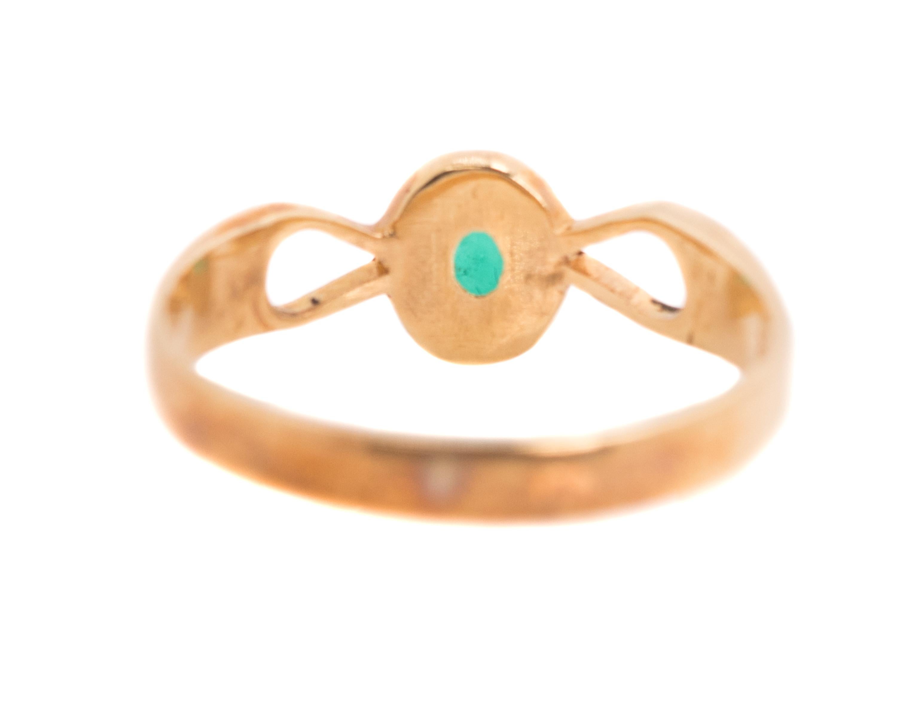 Retro 1950s 0.25 Carat Emerald and 18 Karat Yellow Gold Ring