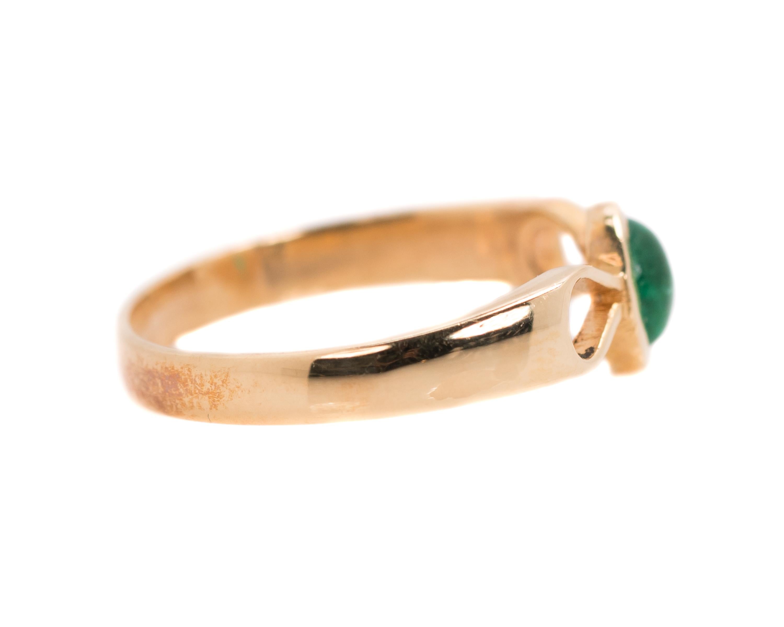 Oval Cut 1950s 0.25 Carat Emerald and 18 Karat Yellow Gold Ring