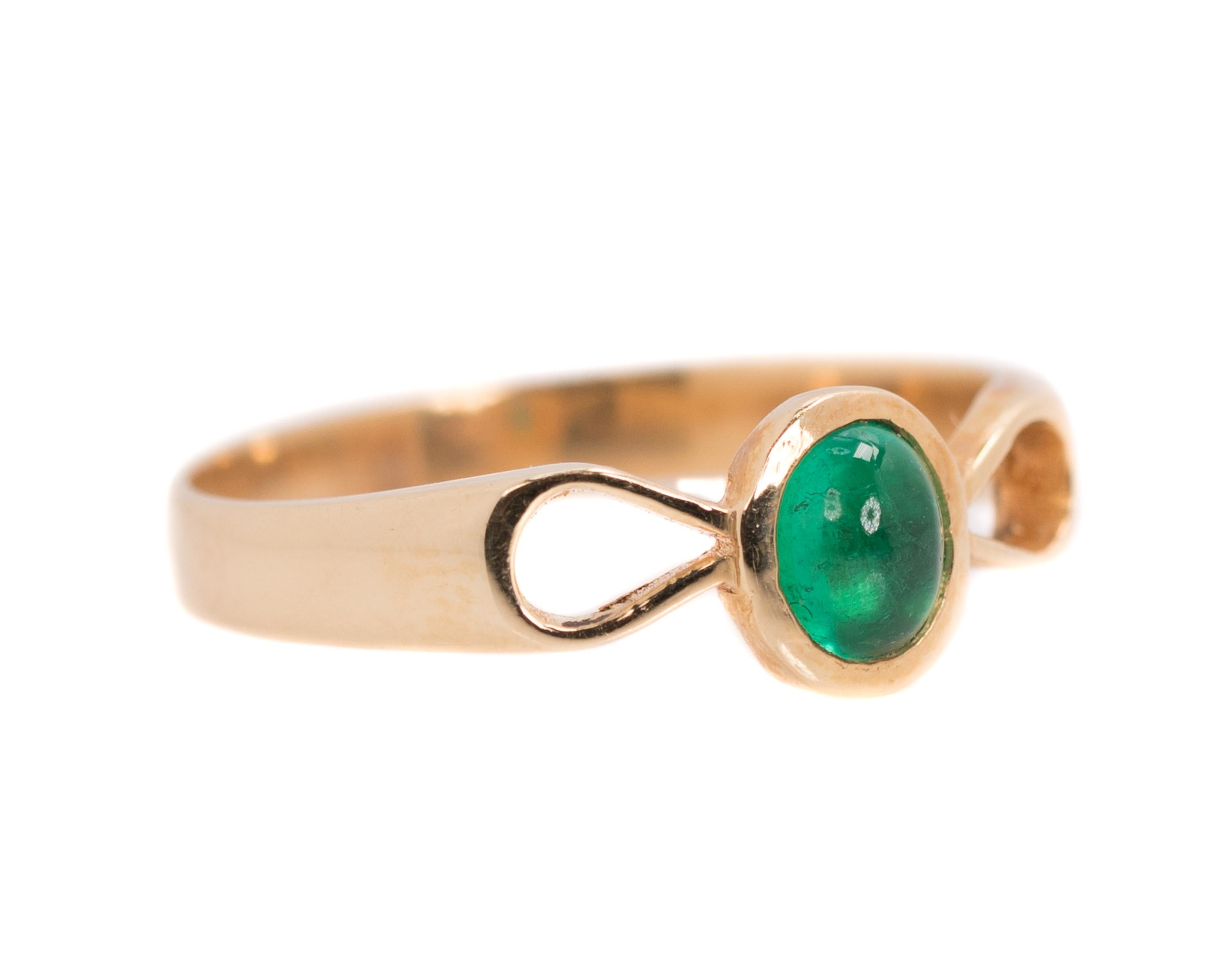 1950s 0.25 Carat Emerald and 18 Karat Yellow Gold Ring In Excellent Condition In Atlanta, GA