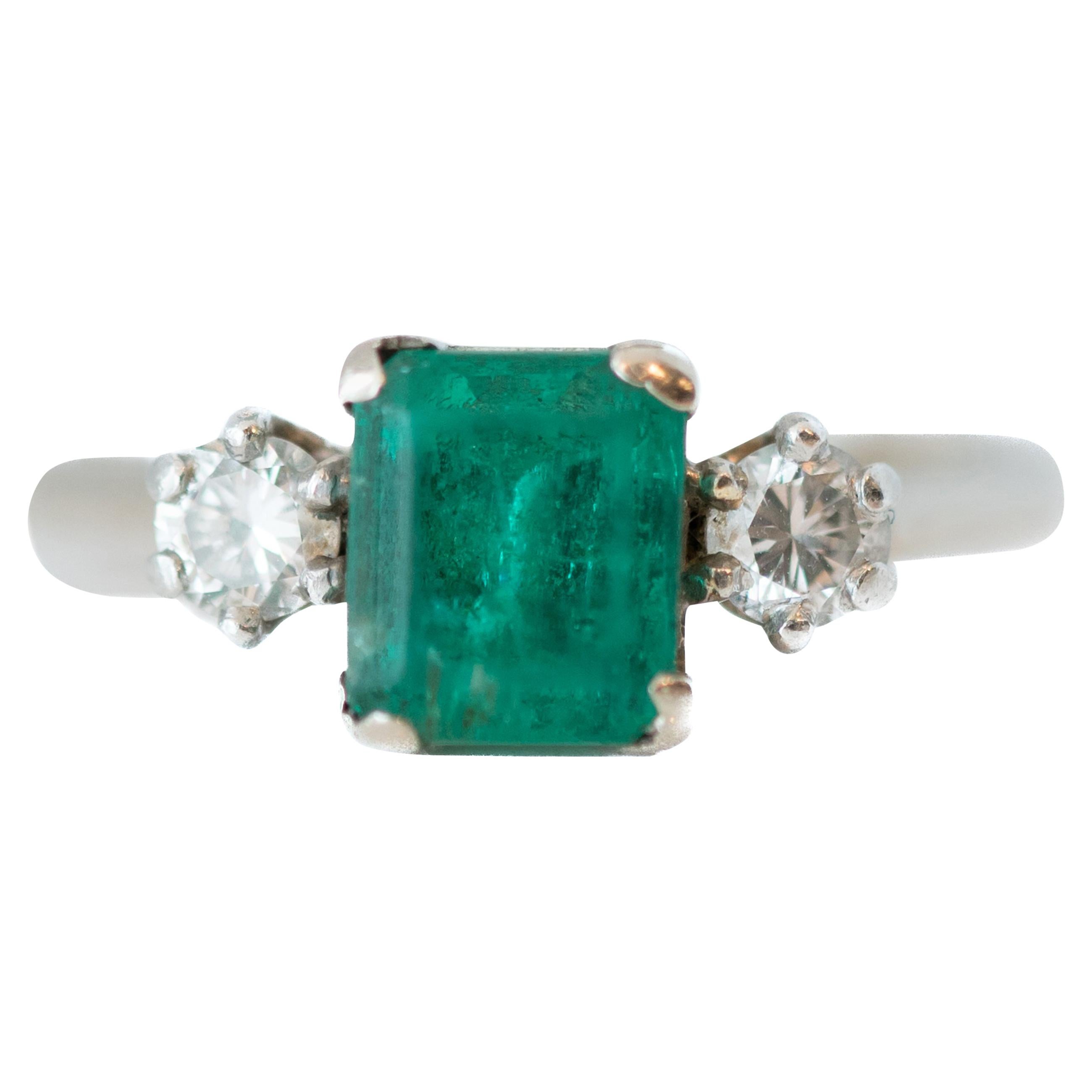 1950s 1 Carat Emerald and 0.20 Carat Diamond 14 Karat Gold Ring