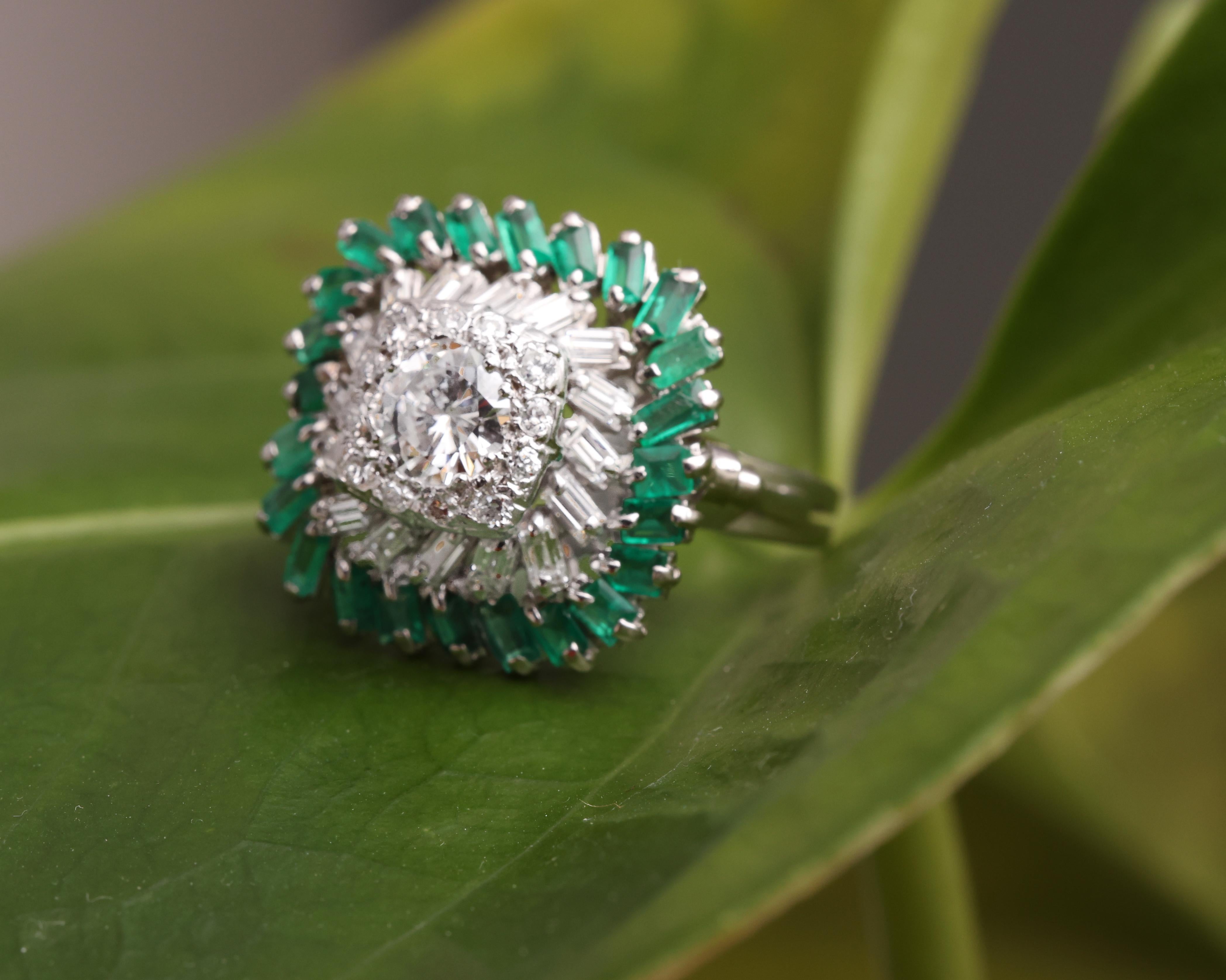 1950s 1 Carat Total Diamond and Emerald Platinum Cocktail Ring For Sale 1
