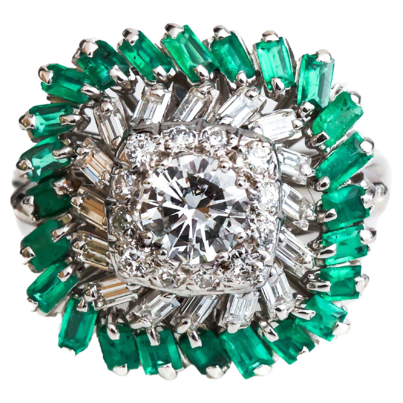 Anello da cocktail in platino con diamante e smeraldo da 1 carato totale del 1950