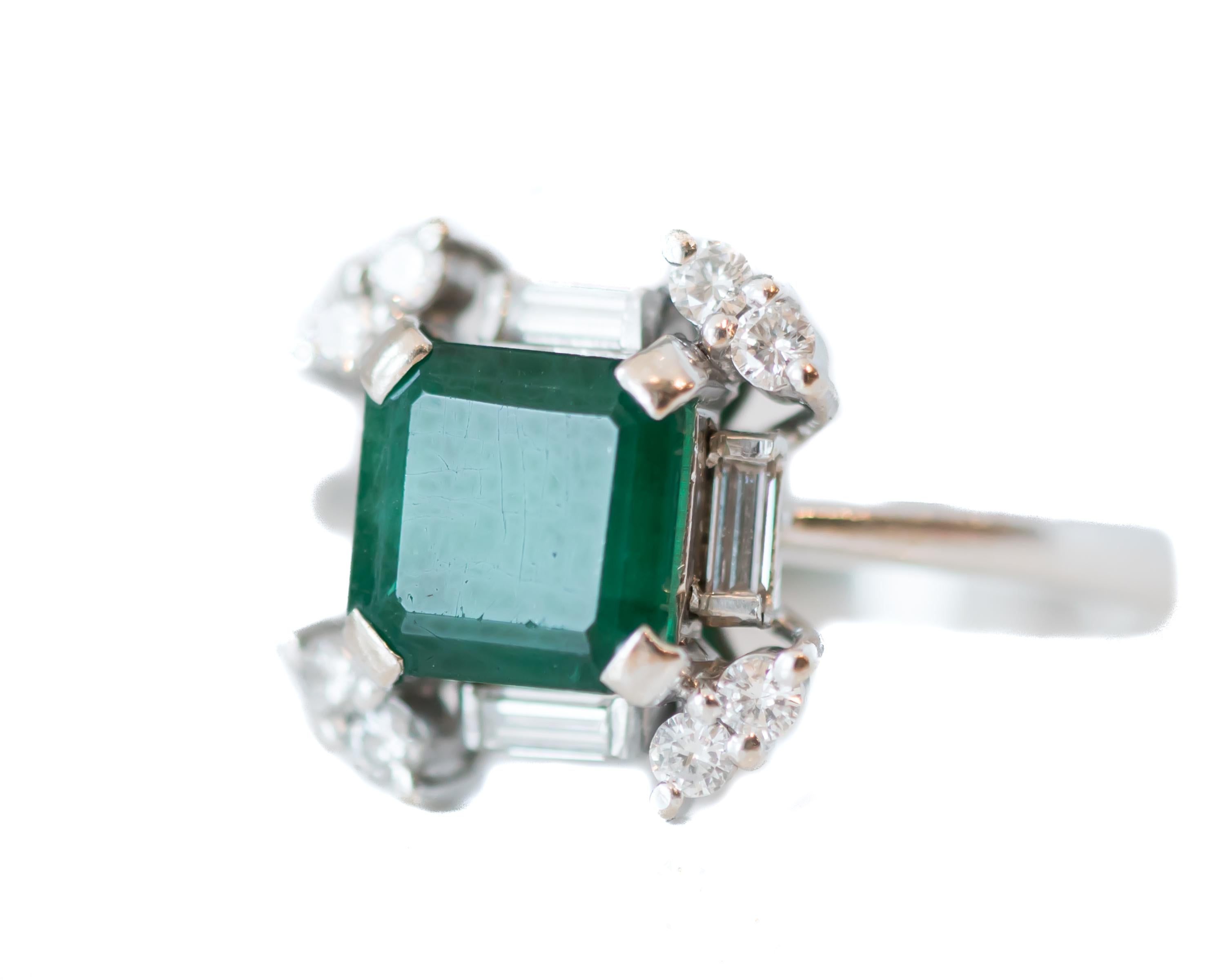 Emerald Cut 1950s 1.0 Carat Emerald, Diamond and 18 Karat White Gold Ring