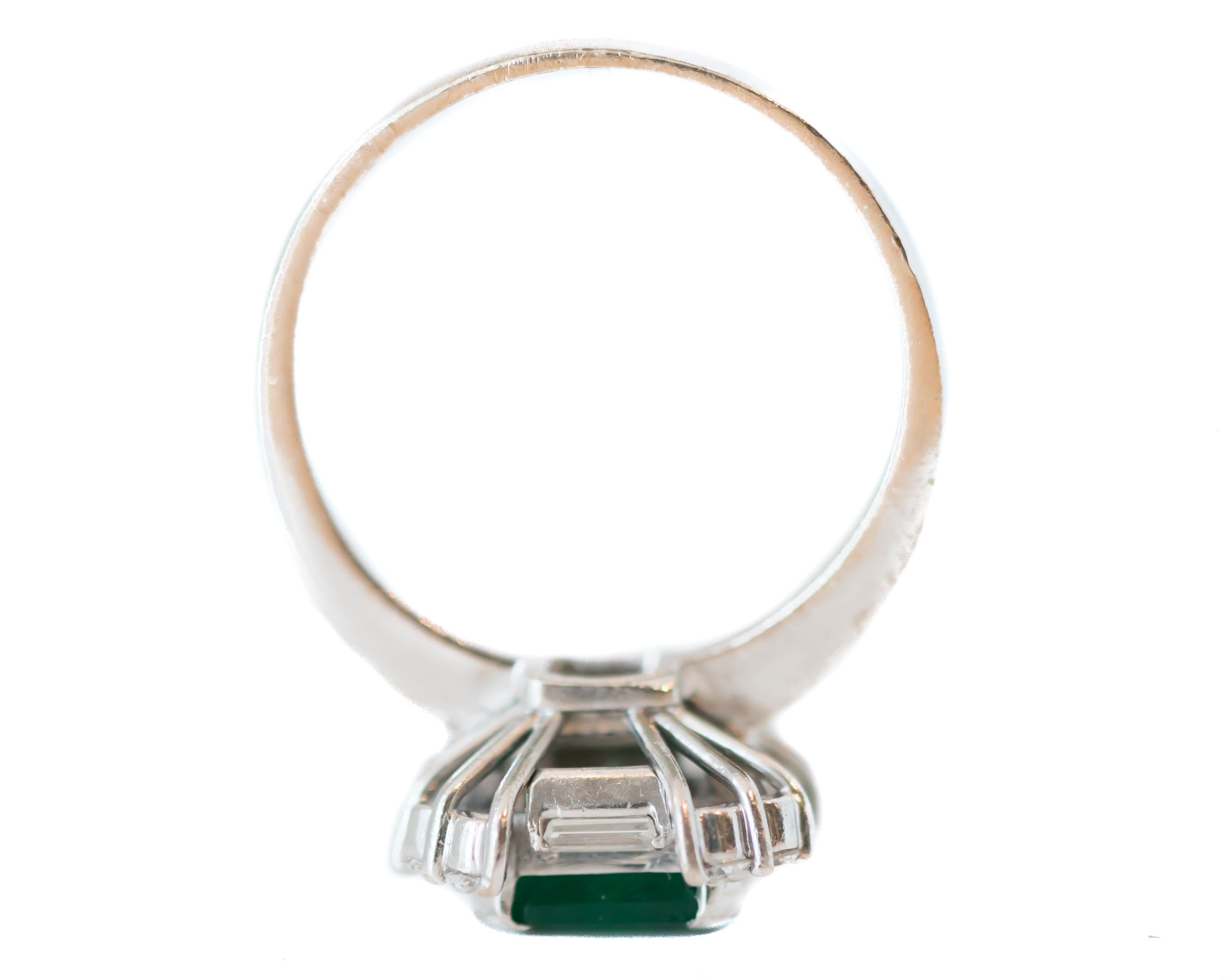 1950s 1.0 Carat Emerald, Diamond and 18 Karat White Gold Ring In Good Condition In Atlanta, GA