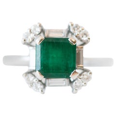 1950s 1.0 Carat Emerald, Diamond and 18 Karat White Gold Ring