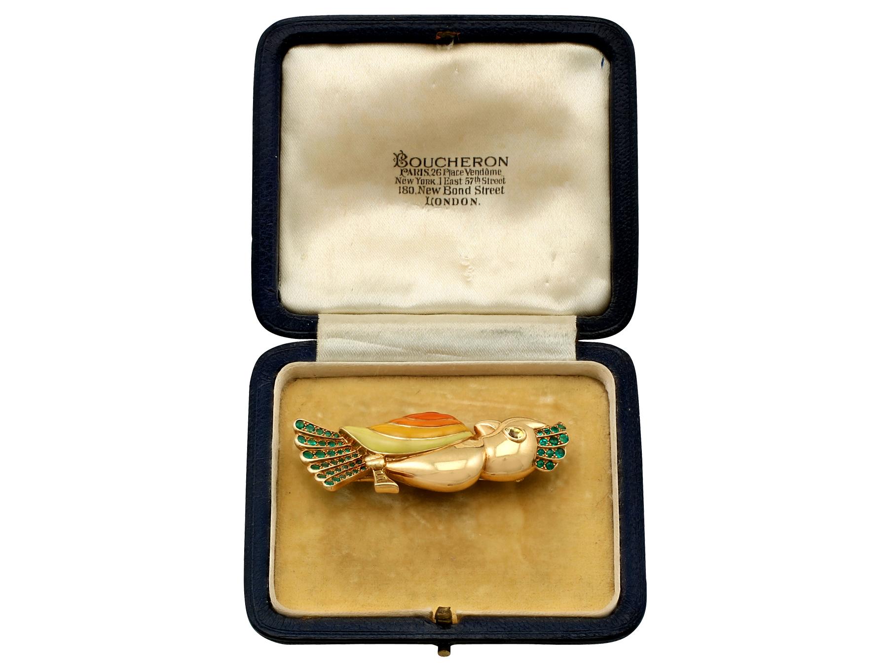1950s 1.05 Carat Emerald and Sapphire Enamel and Yellow Gold Bird Brooch 5