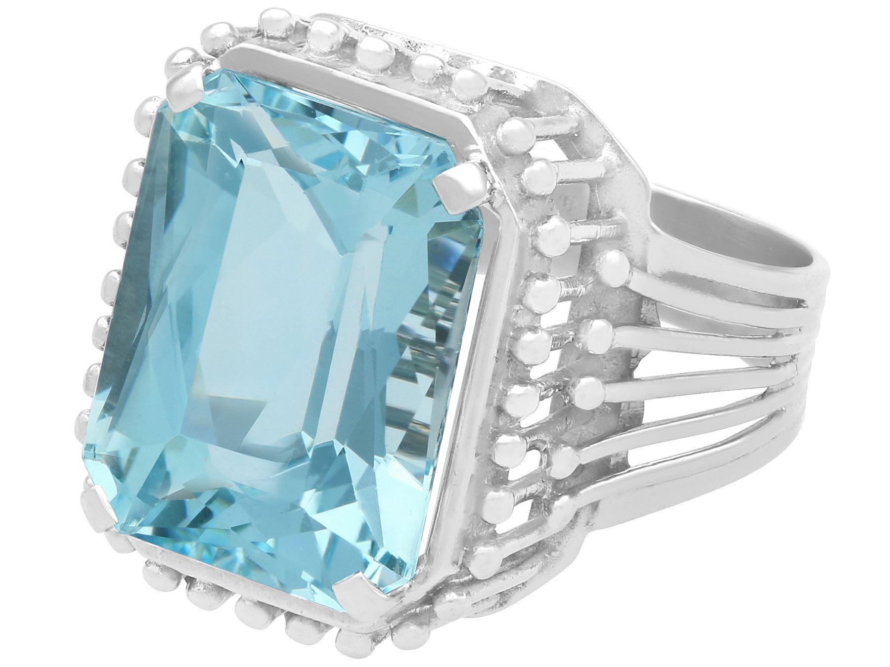 Vintage 11.81 carat Emerald Cut Aquamarine and Platinum Cocktail Ring In Excellent Condition For Sale In Jesmond, Newcastle Upon Tyne