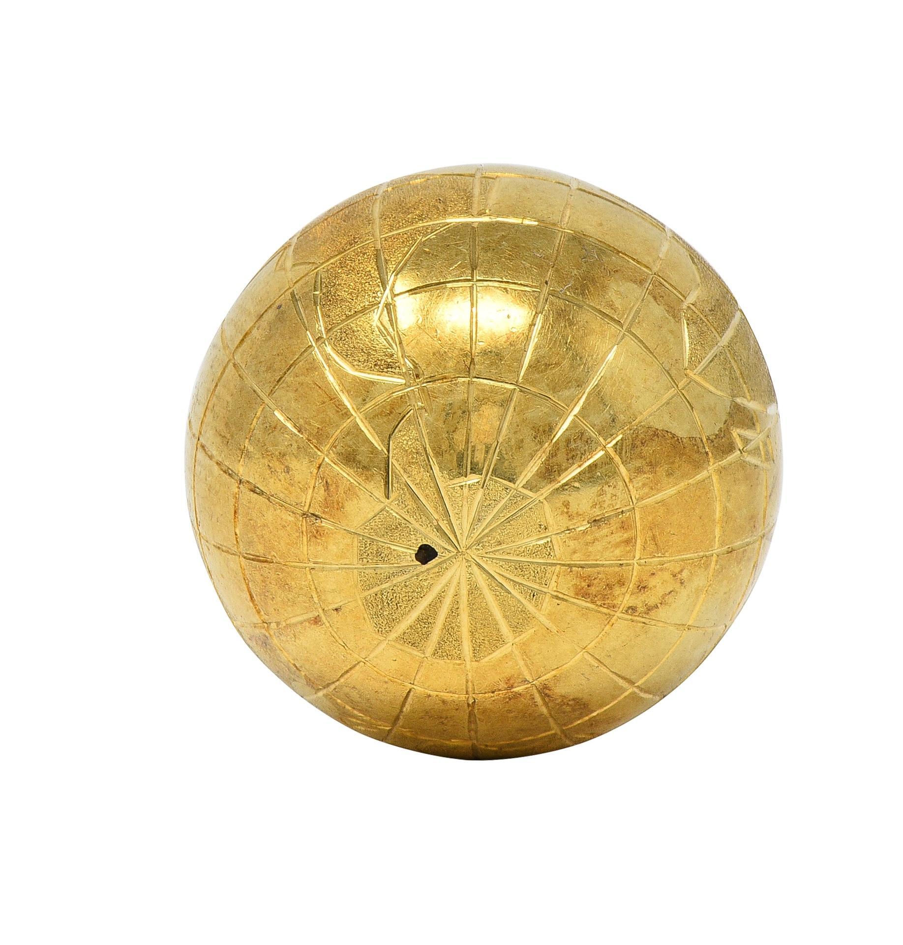 Breloque globe vintage en or jaune 14 carats des années 1950 en vente 1