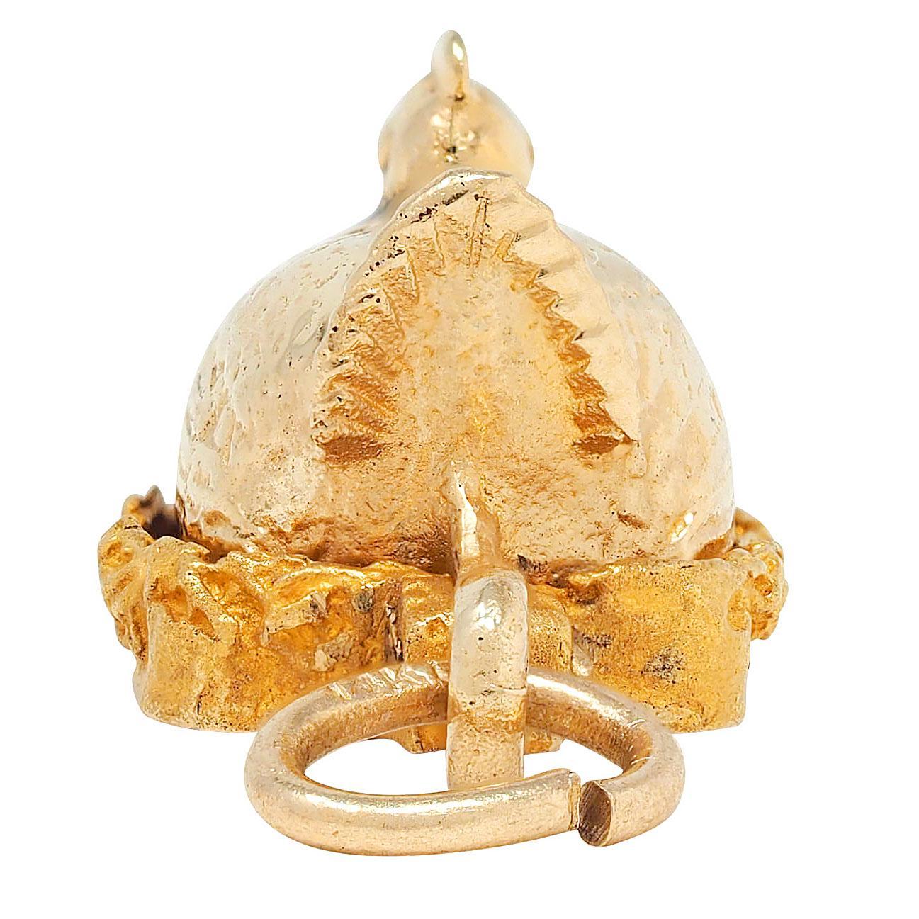 1950's 14 Karat Yellow Gold Vintage Mother Hen Charm For Sale 2