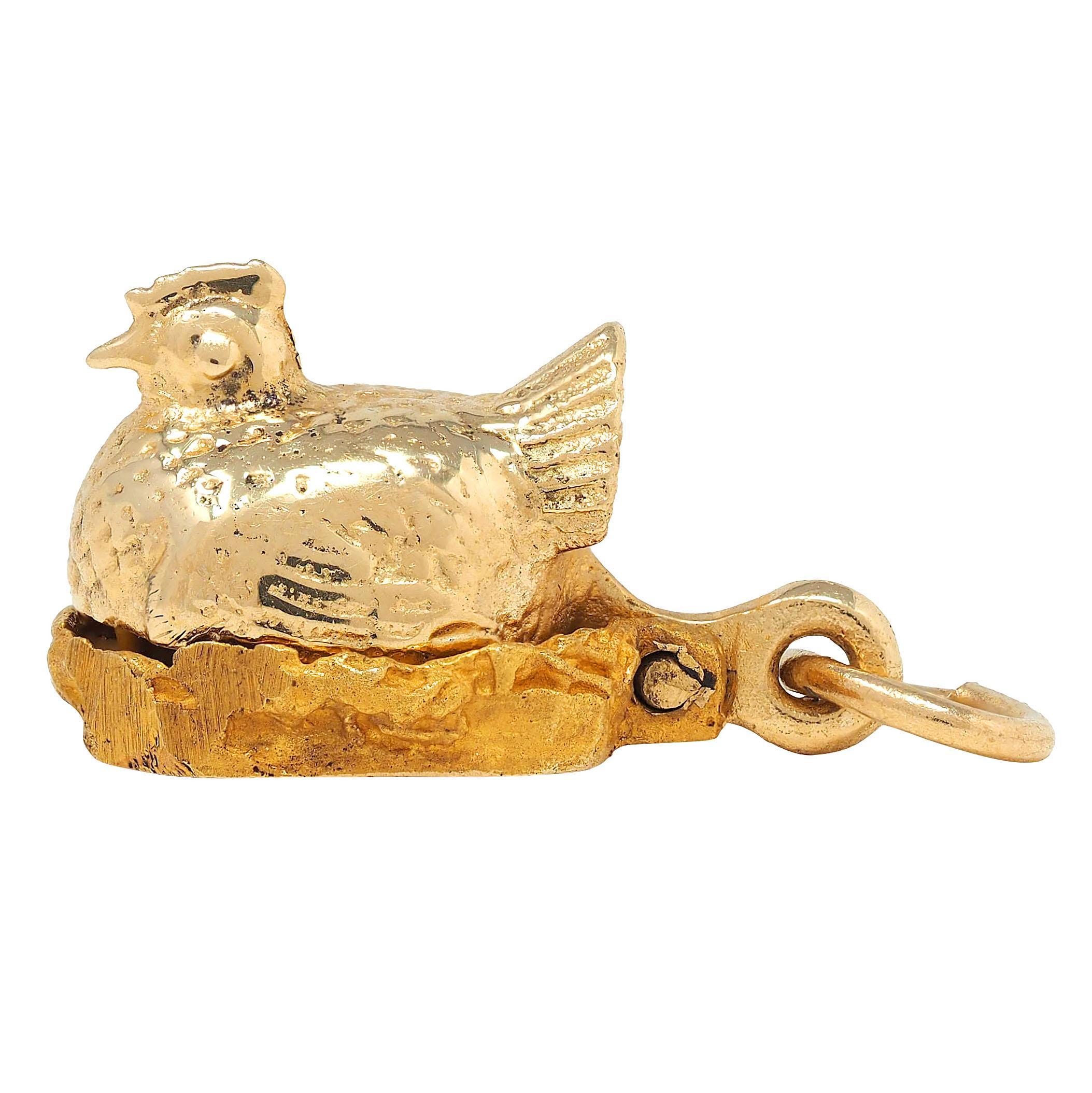1950's 14 Karat Yellow Gold Vintage Mother Hen Charm For Sale 3