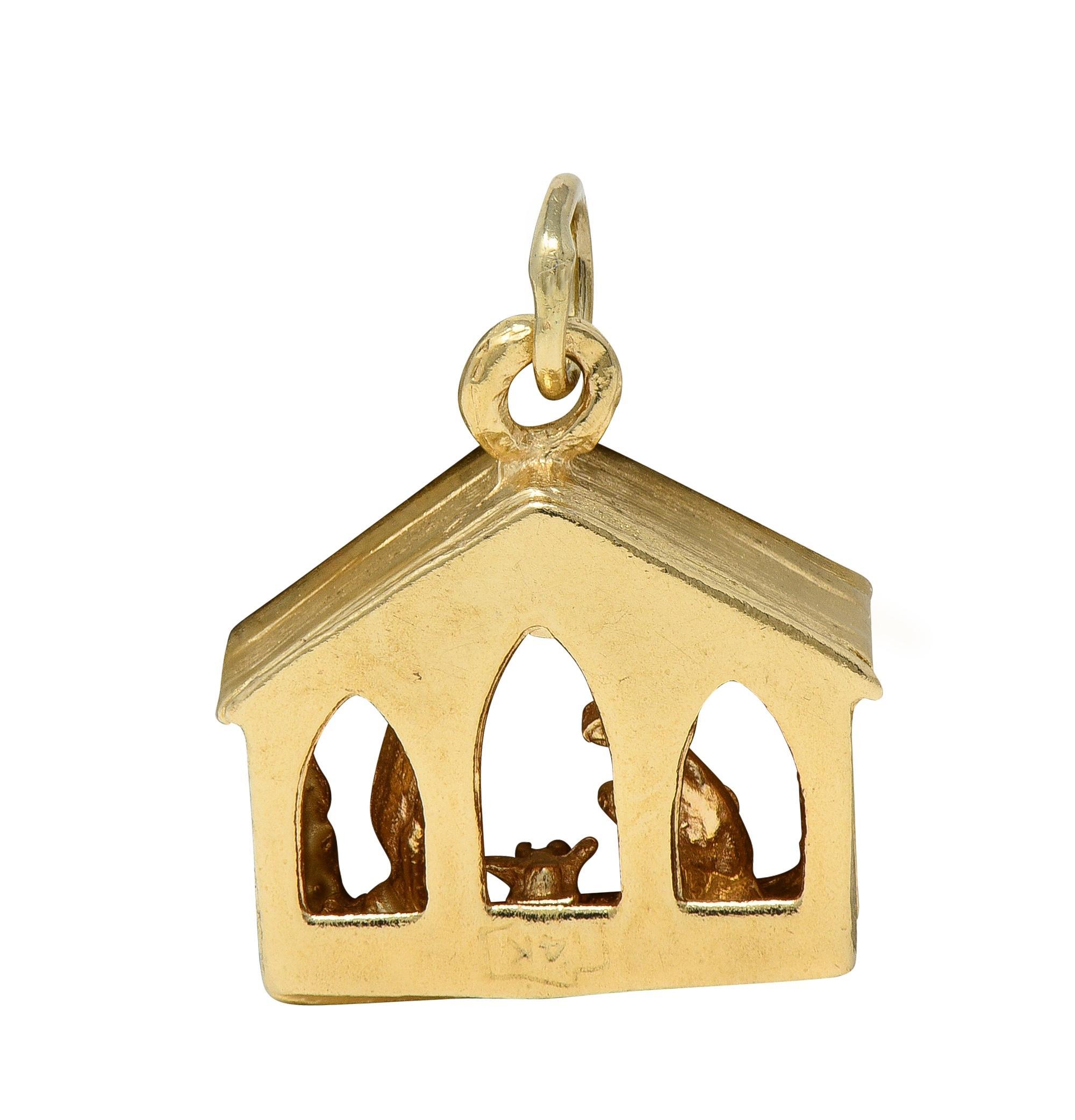 1950's 14 Karat Yellow Gold Vintage Nativity Scene Pendant Charm In Excellent Condition For Sale In Philadelphia, PA