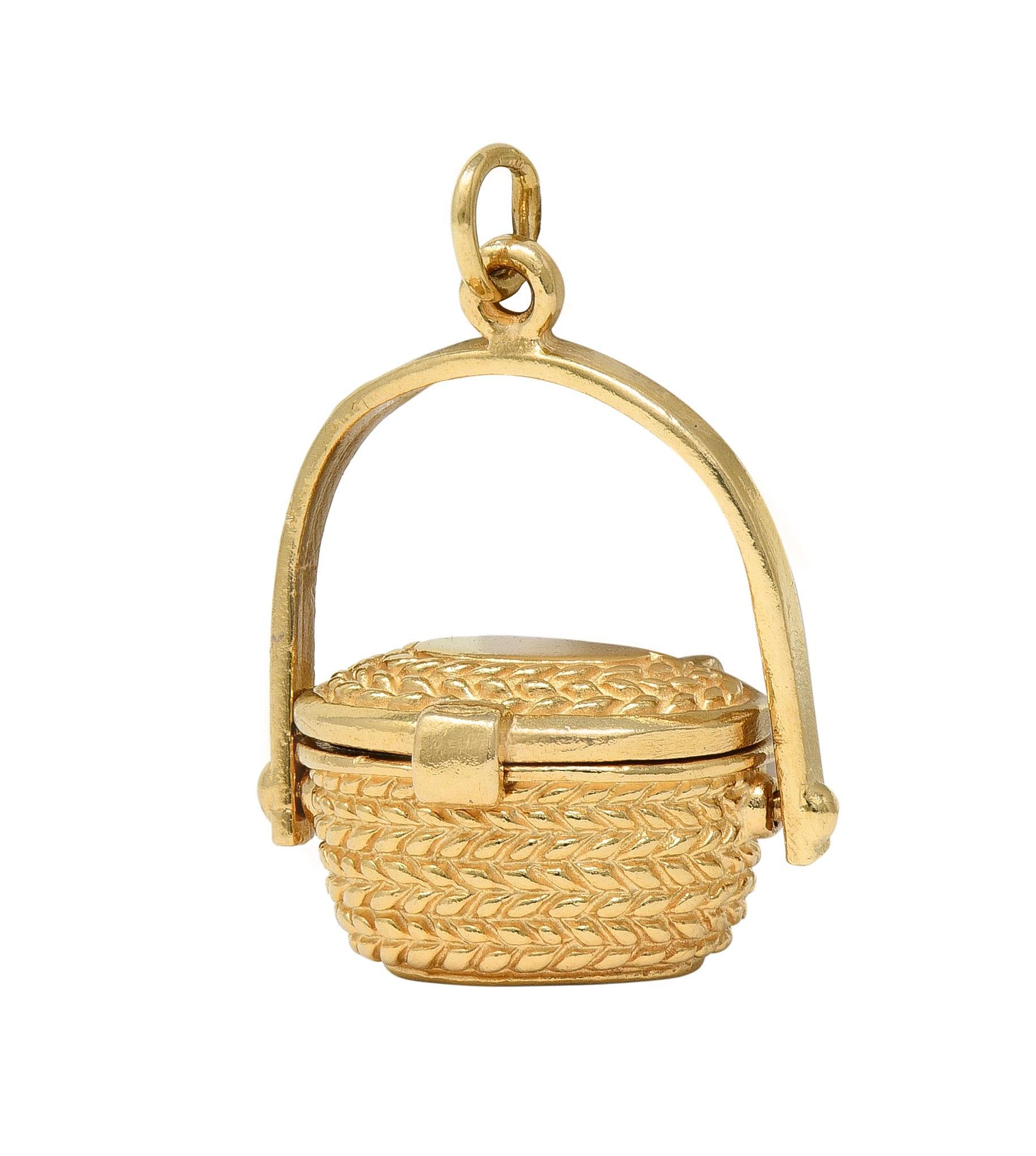 1950's 14 Karat Gelbgold Vintage Picknick Korb Anhänger Charme im Angebot 7