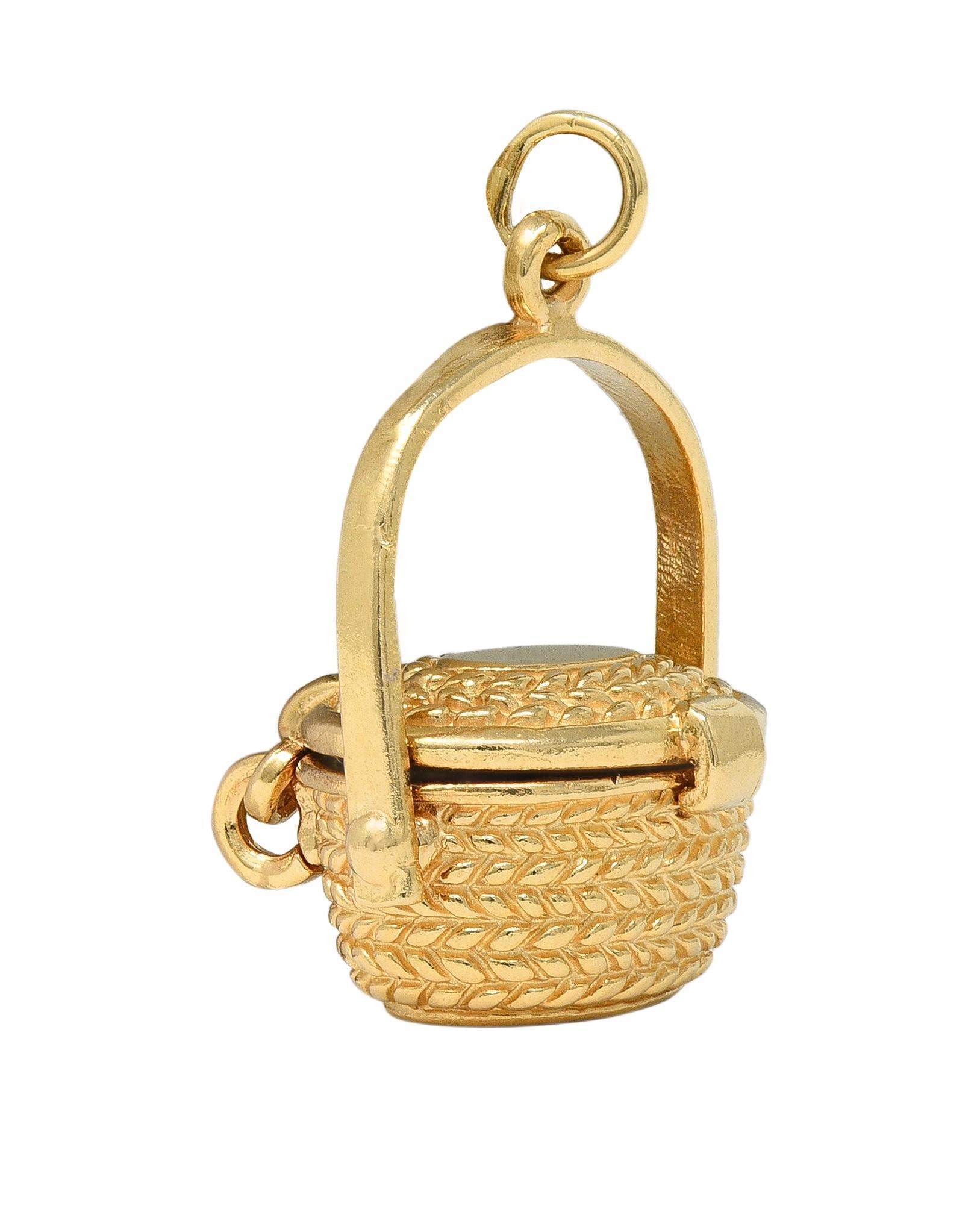 1950's 14 Karat Gelbgold Vintage Picknick Korb Anhänger Charme im Angebot 1