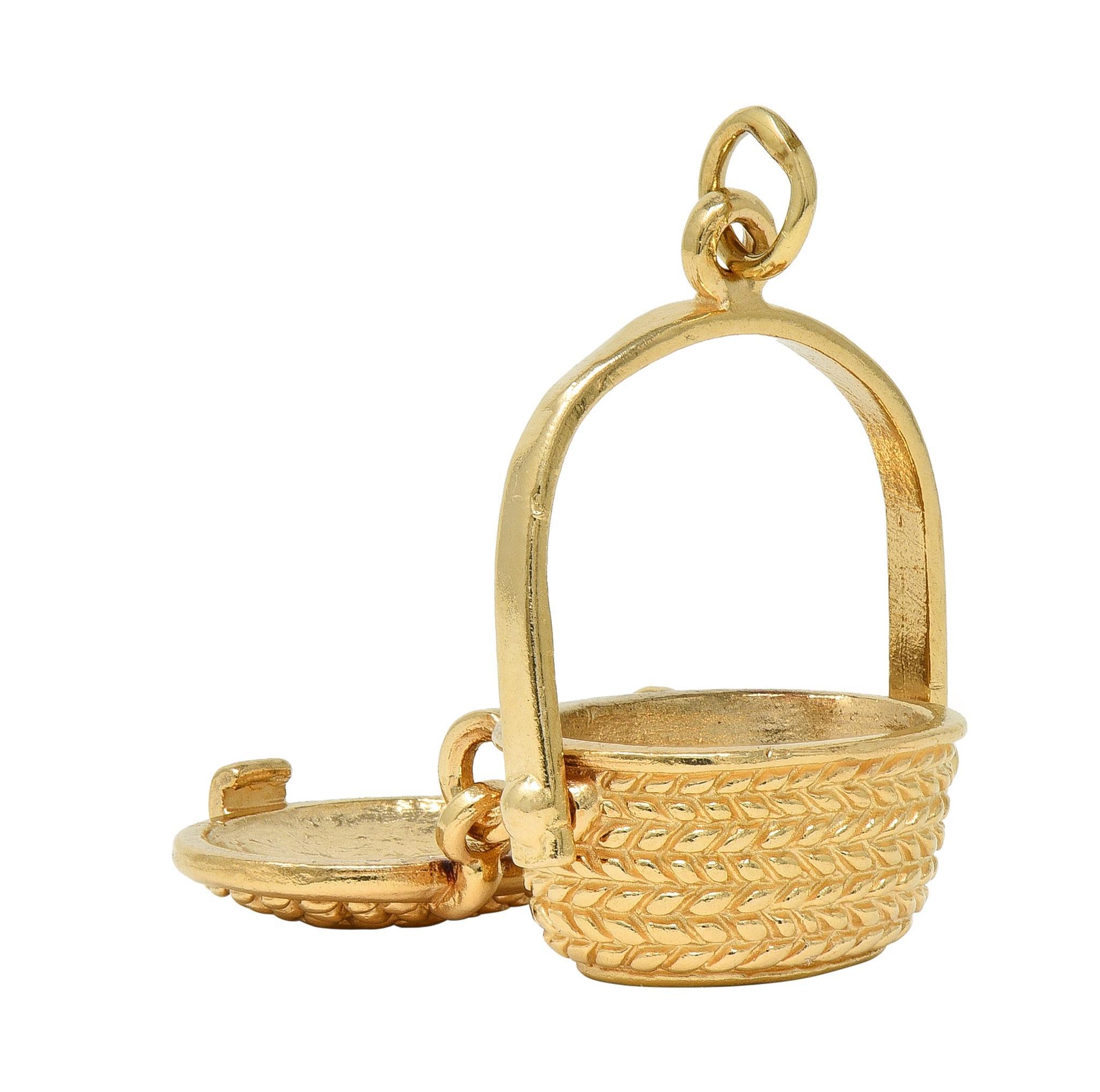 1950's 14 Karat Gelbgold Vintage Picknick Korb Anhänger Charme im Angebot 3