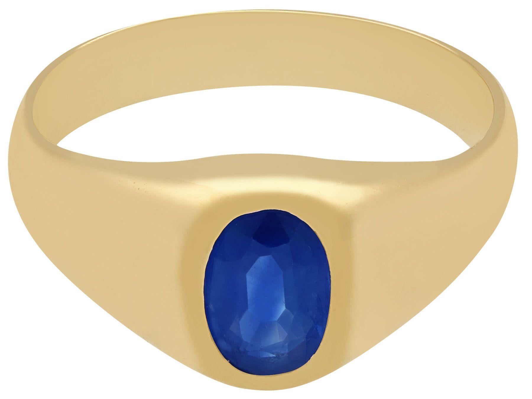 Oval Cut Vintage 1950s 1.42 Carat Sapphire and 18K Yellow Gold Ring
