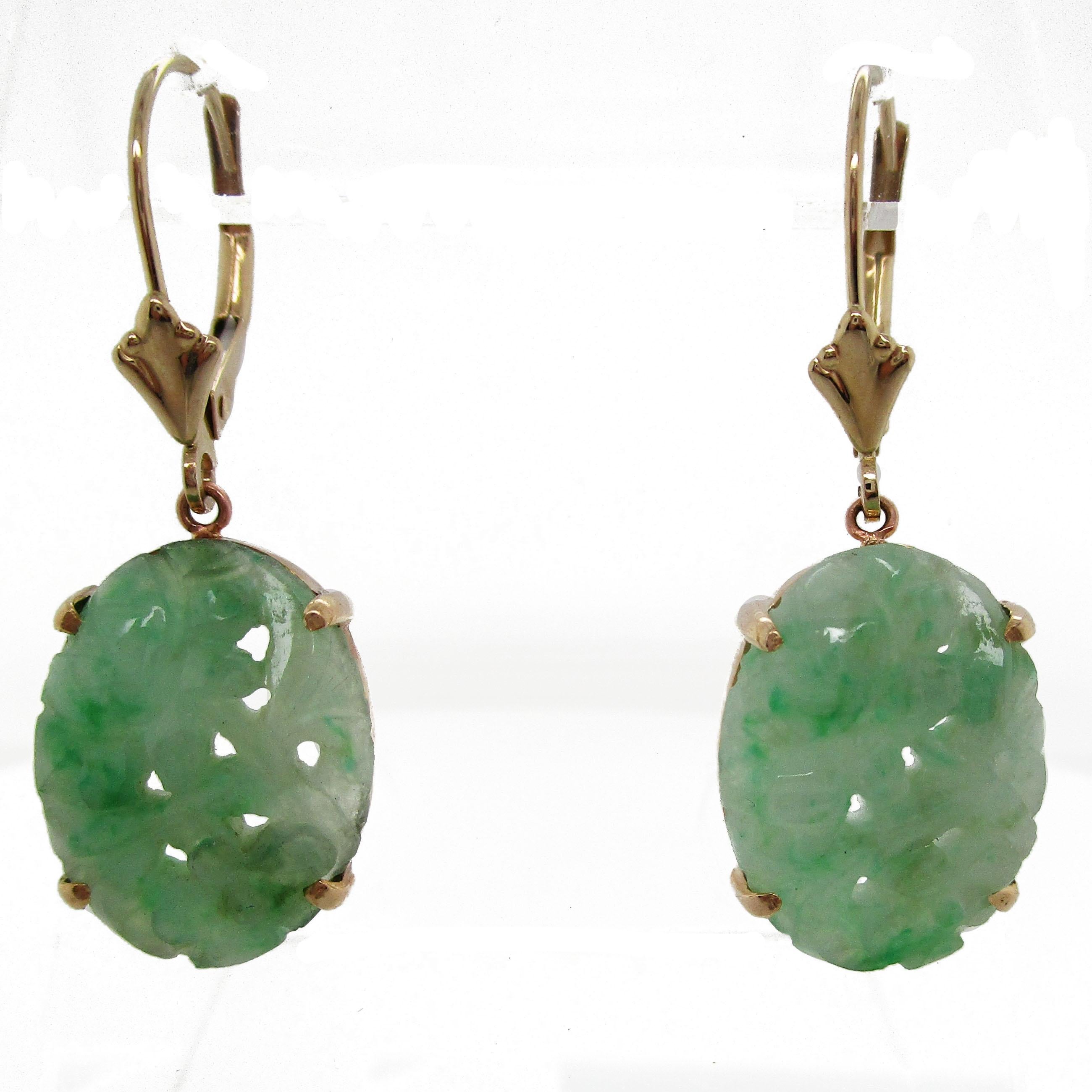 1950s 14 Karat Yellow Gold Carved Jadeite Drop Earrings In Excellent Condition In Lexington, KY