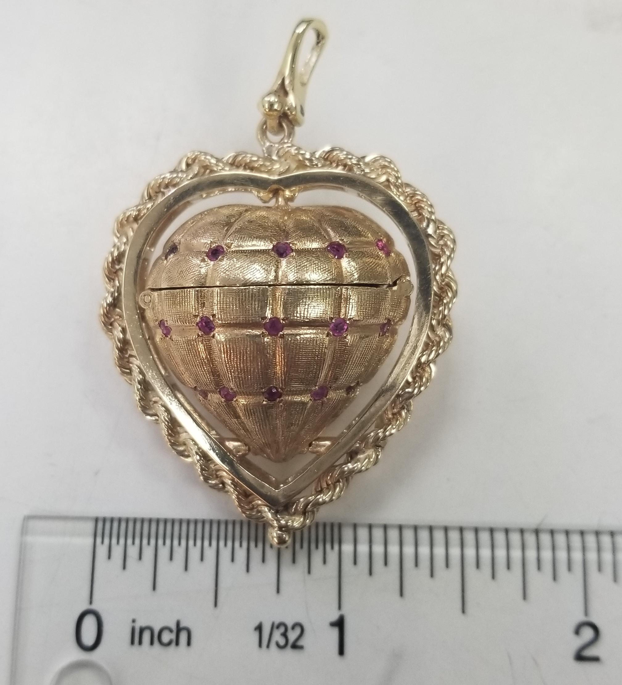 1950's 14k Yellow Gold Heart Pendant Locket That Holds 3 Pictures Inside 1
