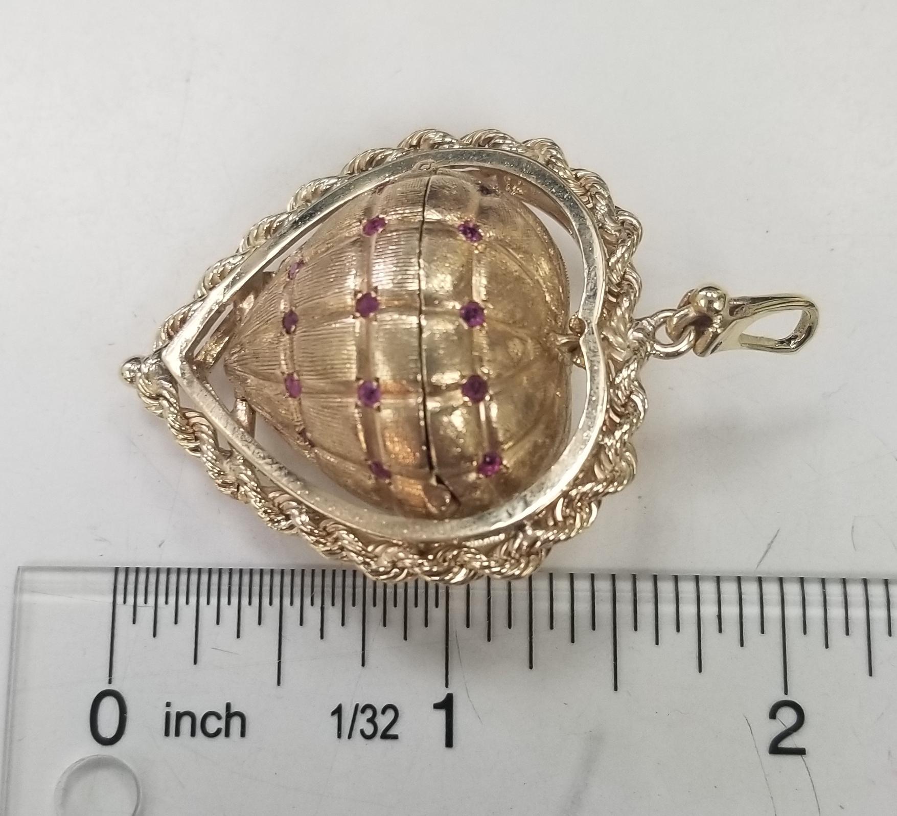1950's 14k Yellow Gold Heart Pendant Locket That Holds 3 Pictures Inside 2