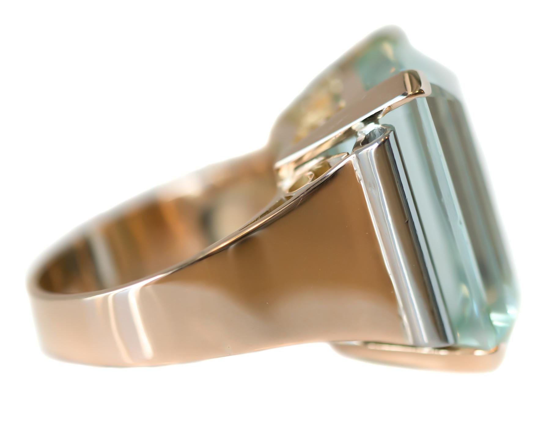 1950s 18 Carat Aquamarine and 14 Karat Rose Gold Cocktail Ring In Good Condition In Hicksville, NY