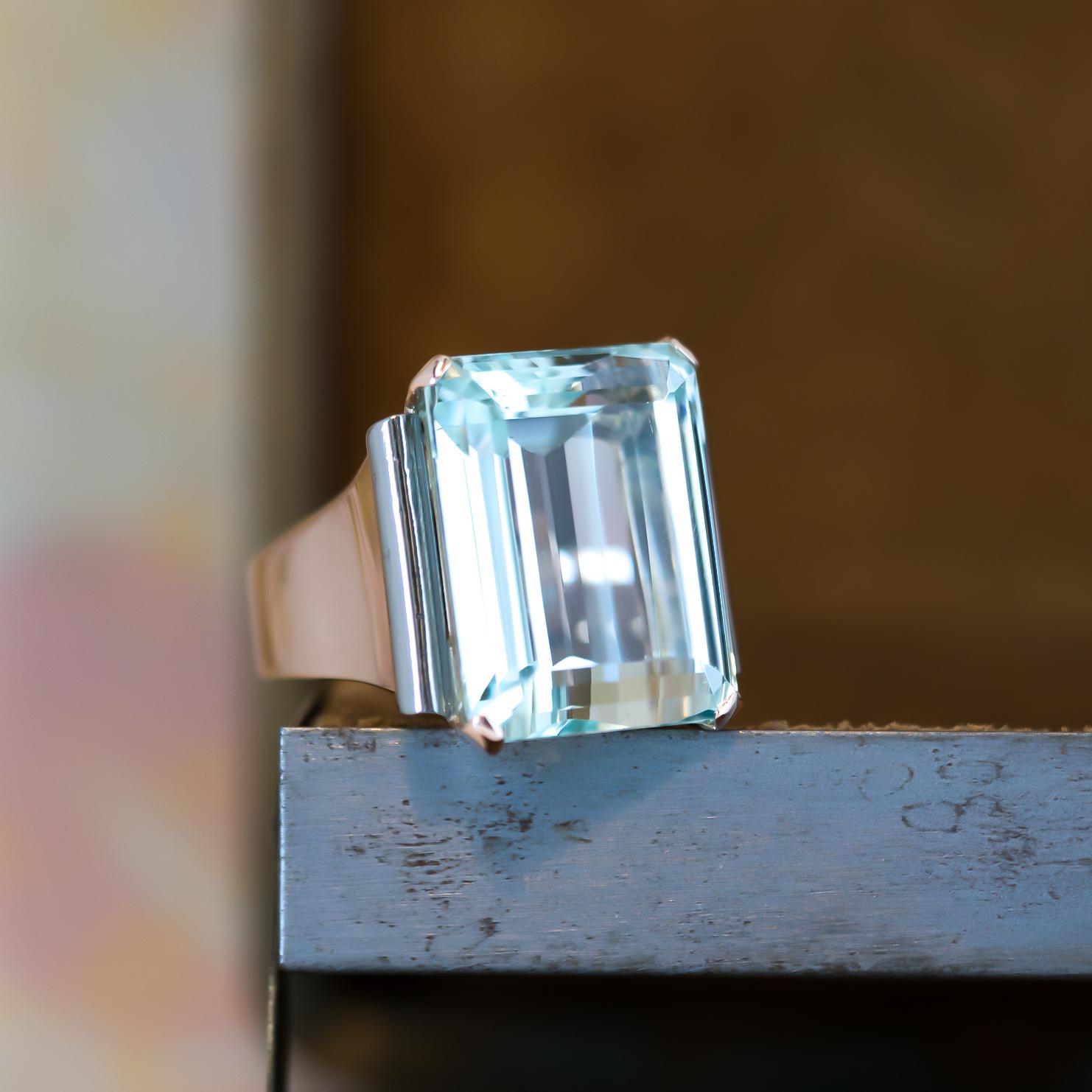 1950s 18 Carat Aquamarine and 14 Karat Rose Gold Cocktail Ring 2