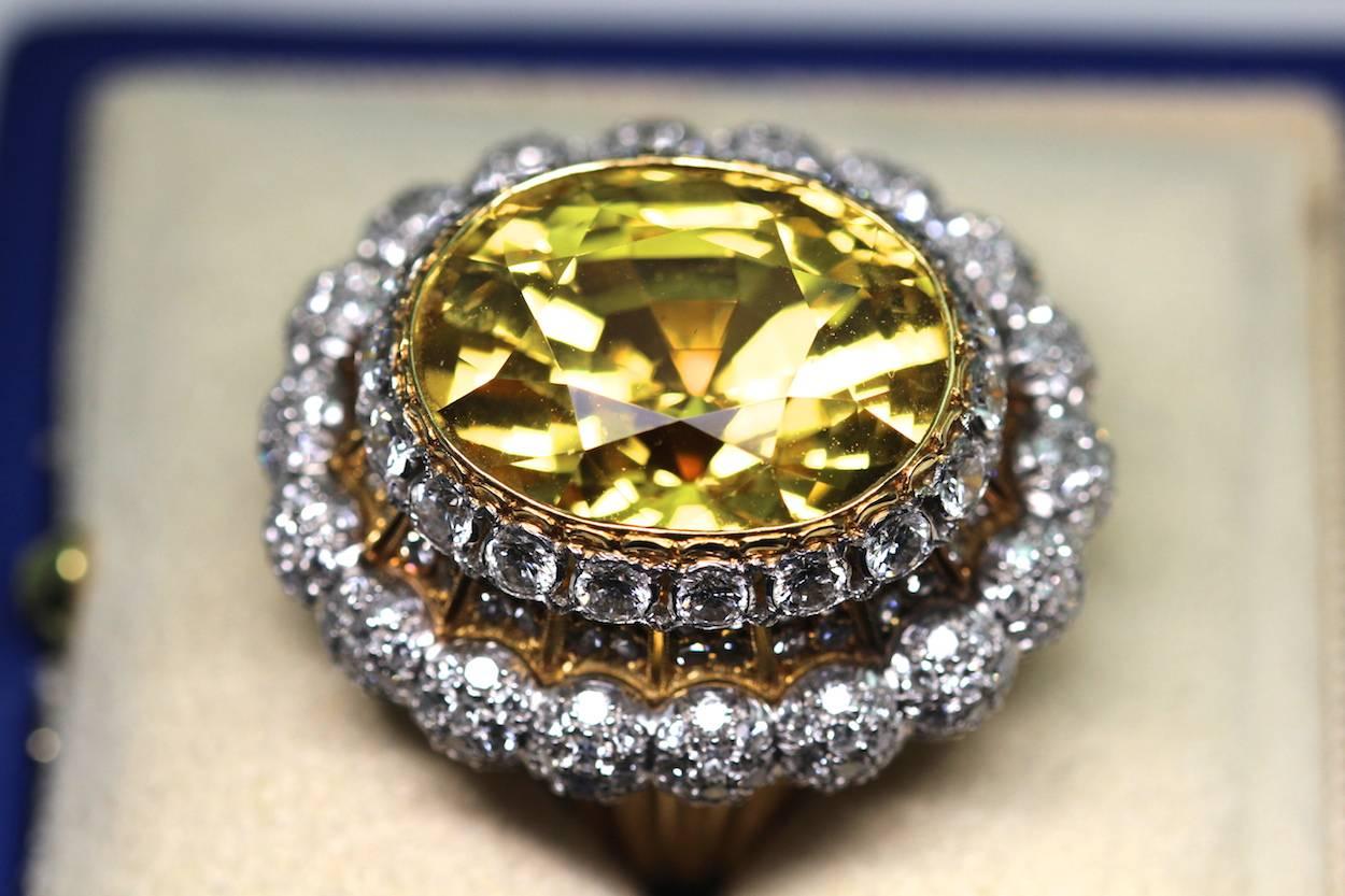 1950s 18 Karat Gold Buccellati Yellow Sapphire Diamond Ring Certified by SSEF In New Condition For Sale In London, GB