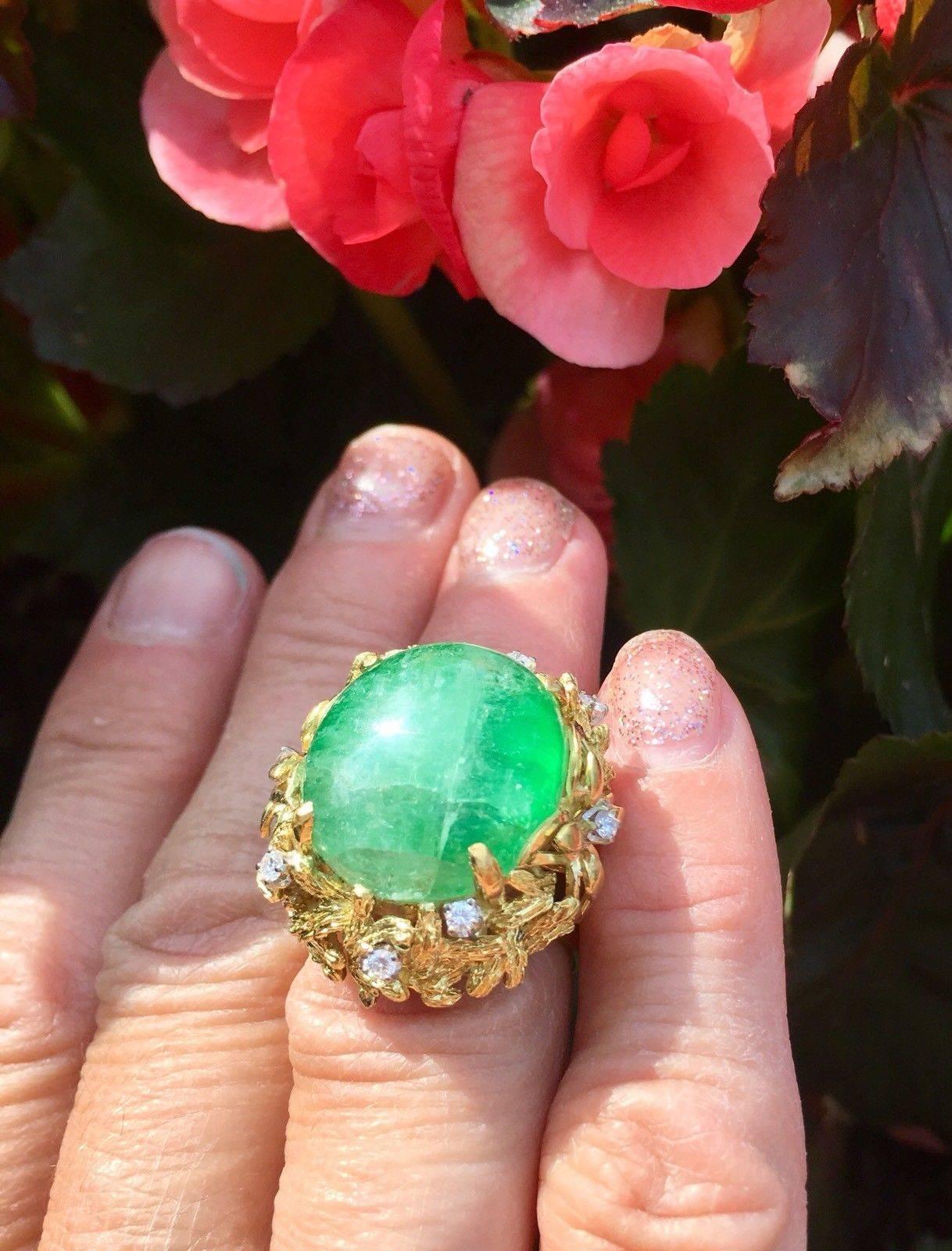 Women's 1950s 18 Karat Gold Diamond Emerald Cabachon Cocktail Ring