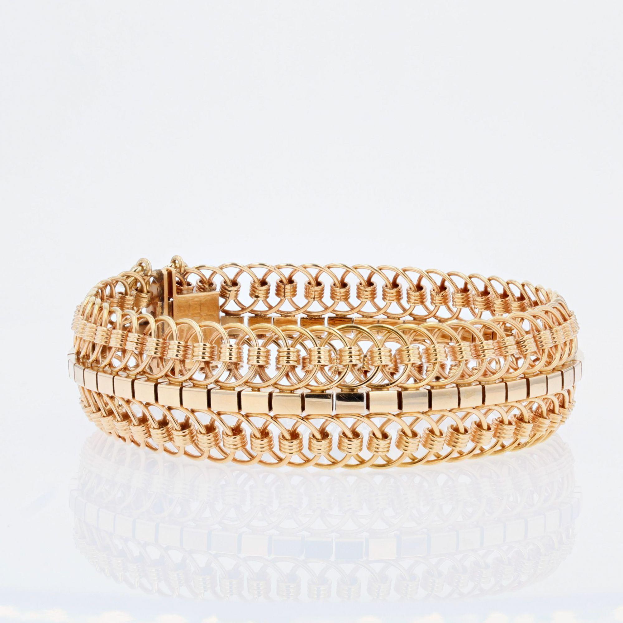 1950s 18 Karat Yellow Gold Articulated Mesh Bracelet In Excellent Condition For Sale In Poitiers, FR