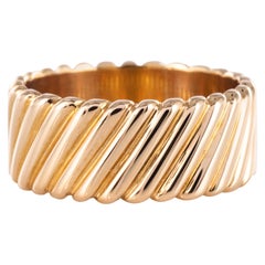 Vintage 1950s 18 Karat Yellow Gold Gadrooned Wedding Ring