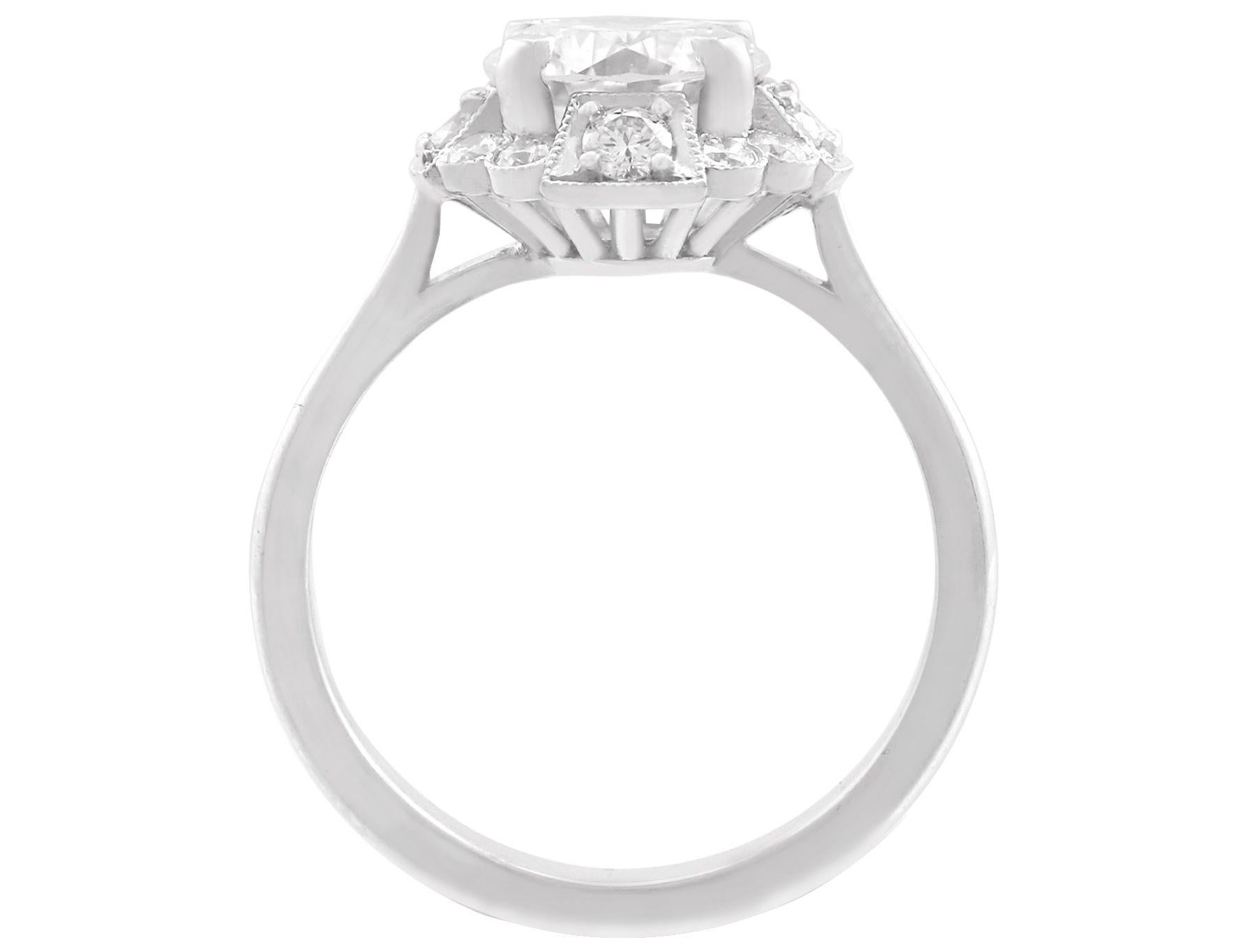 1950s Vintage 1.83 Carat Diamond and White Gold Cluster Engagement Ring Pour femmes en vente