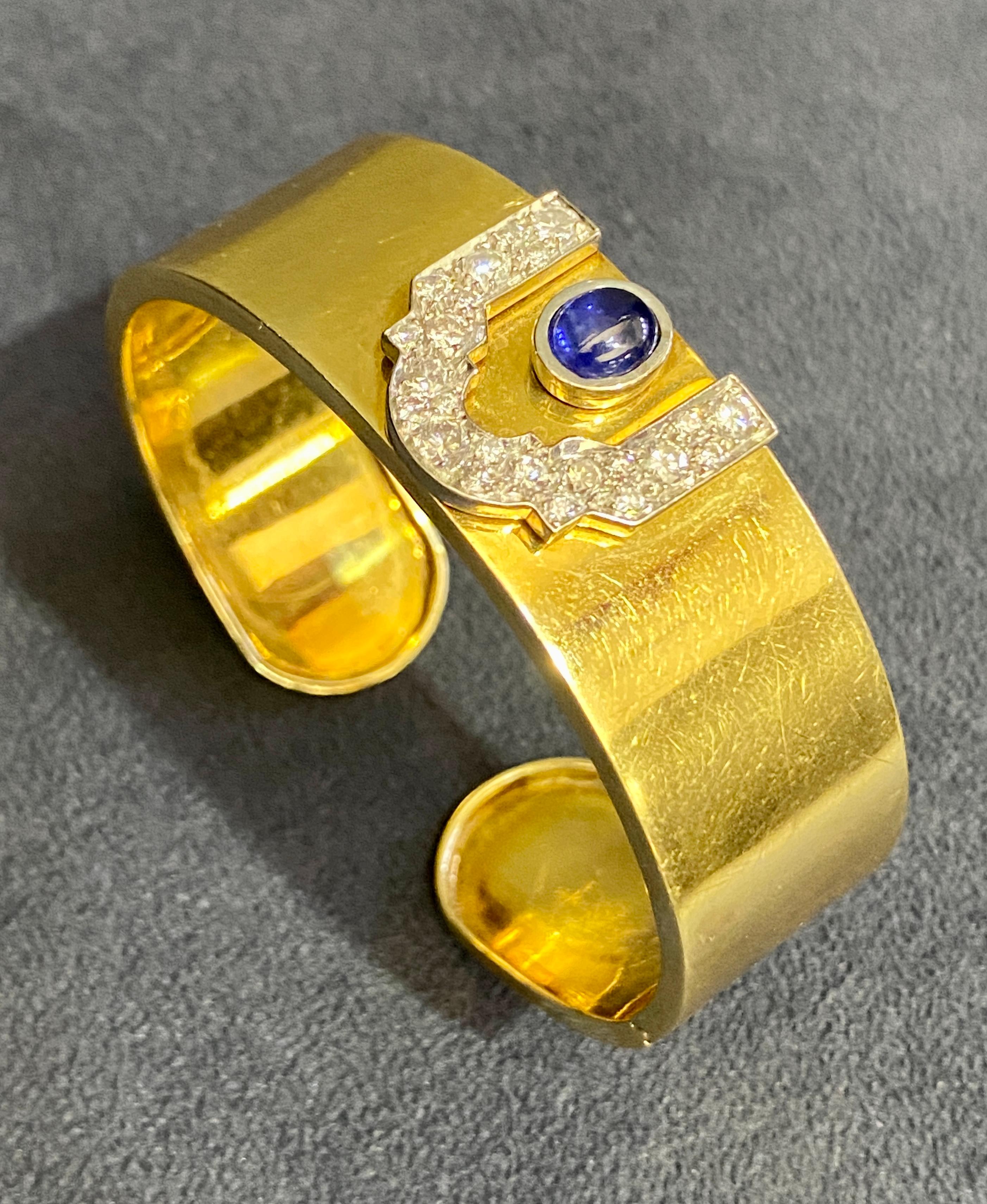 Manchette en or 18k des années 1950 avec diamants et saphir cabochon Unisexe en vente