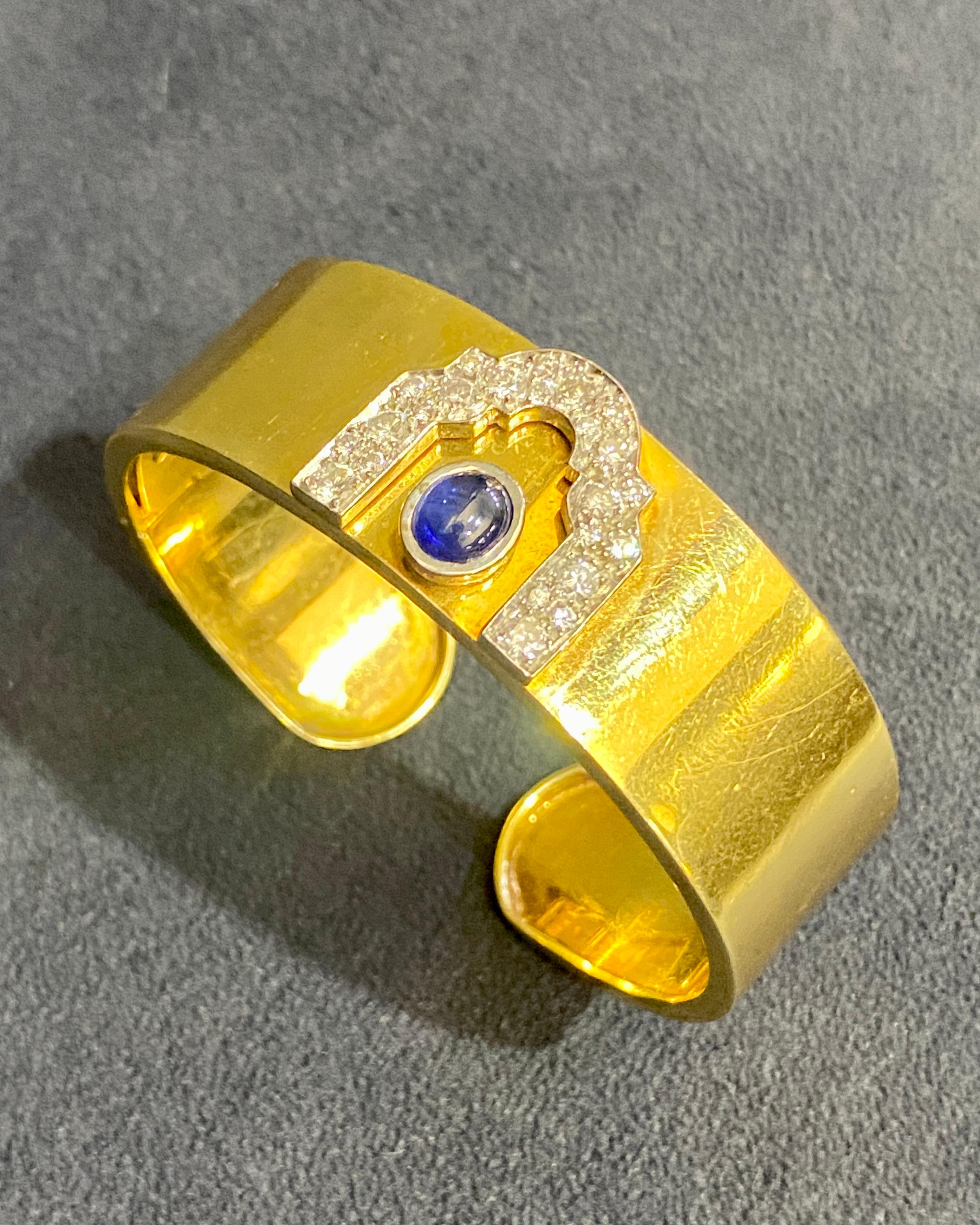 Manchette en or 18k des années 1950 avec diamants et saphir cabochon en vente 1