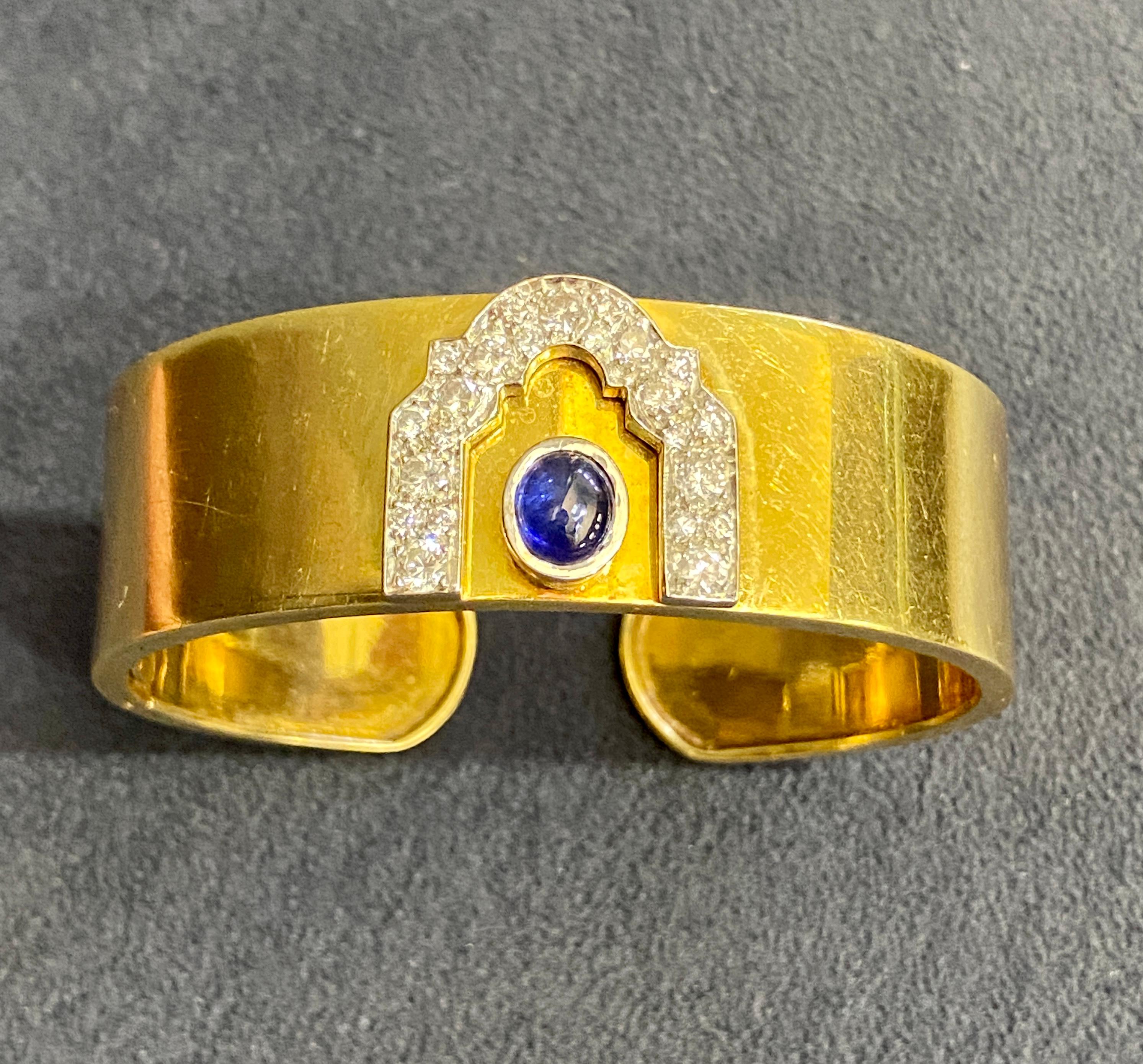 Manchette en or 18k des années 1950 avec diamants et saphir cabochon en vente 2