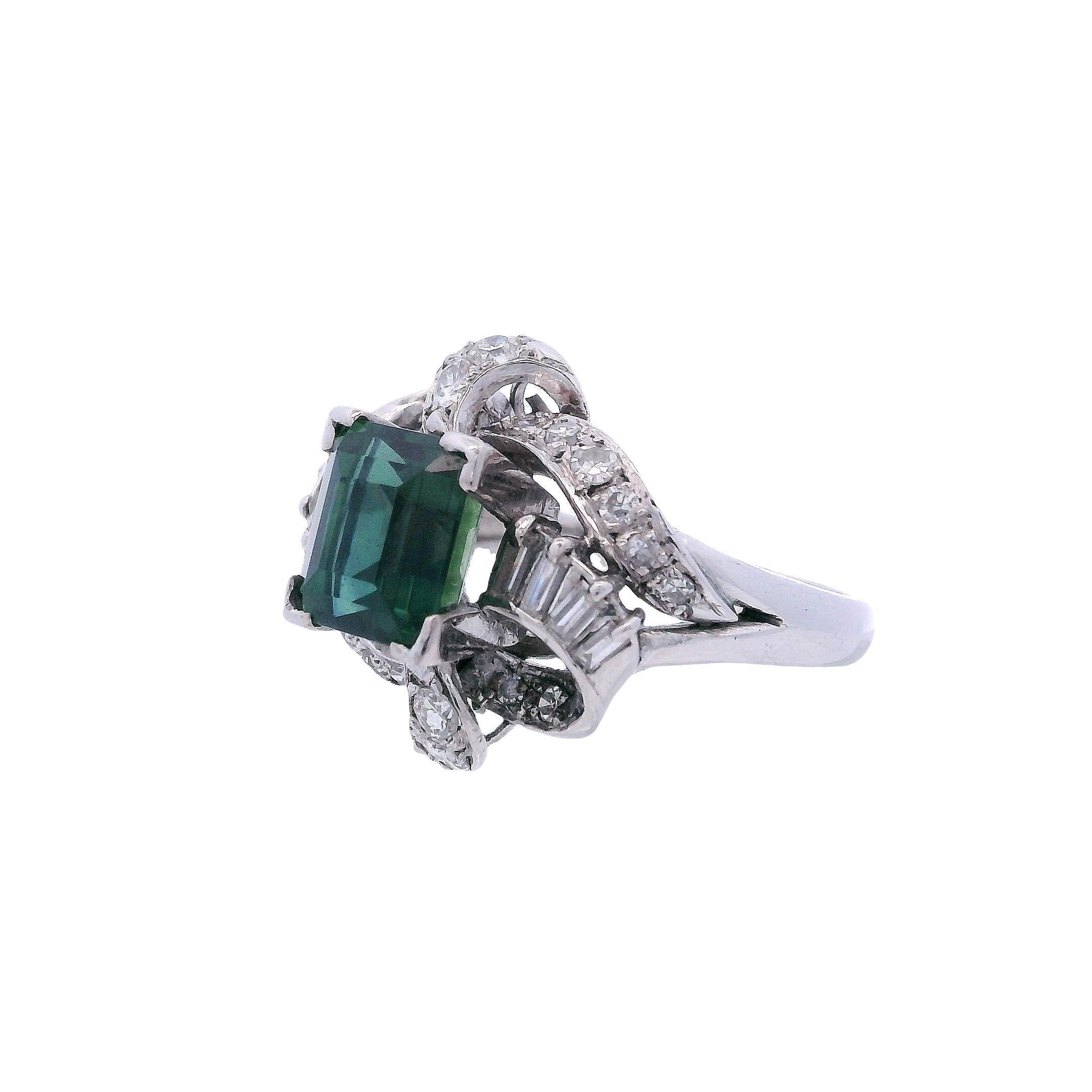 1950's 18K Weißgold NGI zertifiziert grüner Saphir & Diamant-Ring im Zustand „Gut“ im Angebot in Aventura, FL