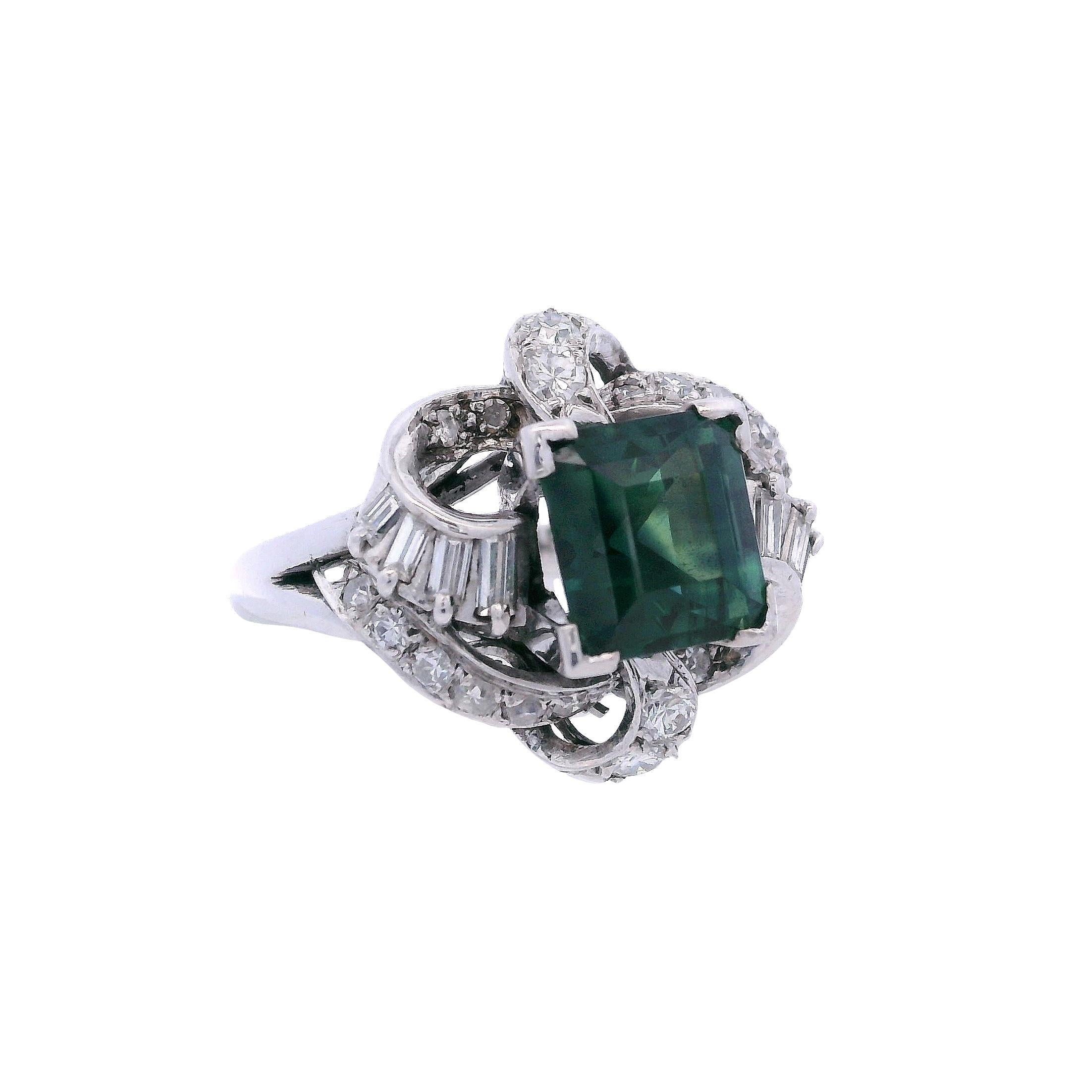 1950's 18K Weißgold NGI zertifiziert grüner Saphir & Diamant-Ring für Damen oder Herren im Angebot