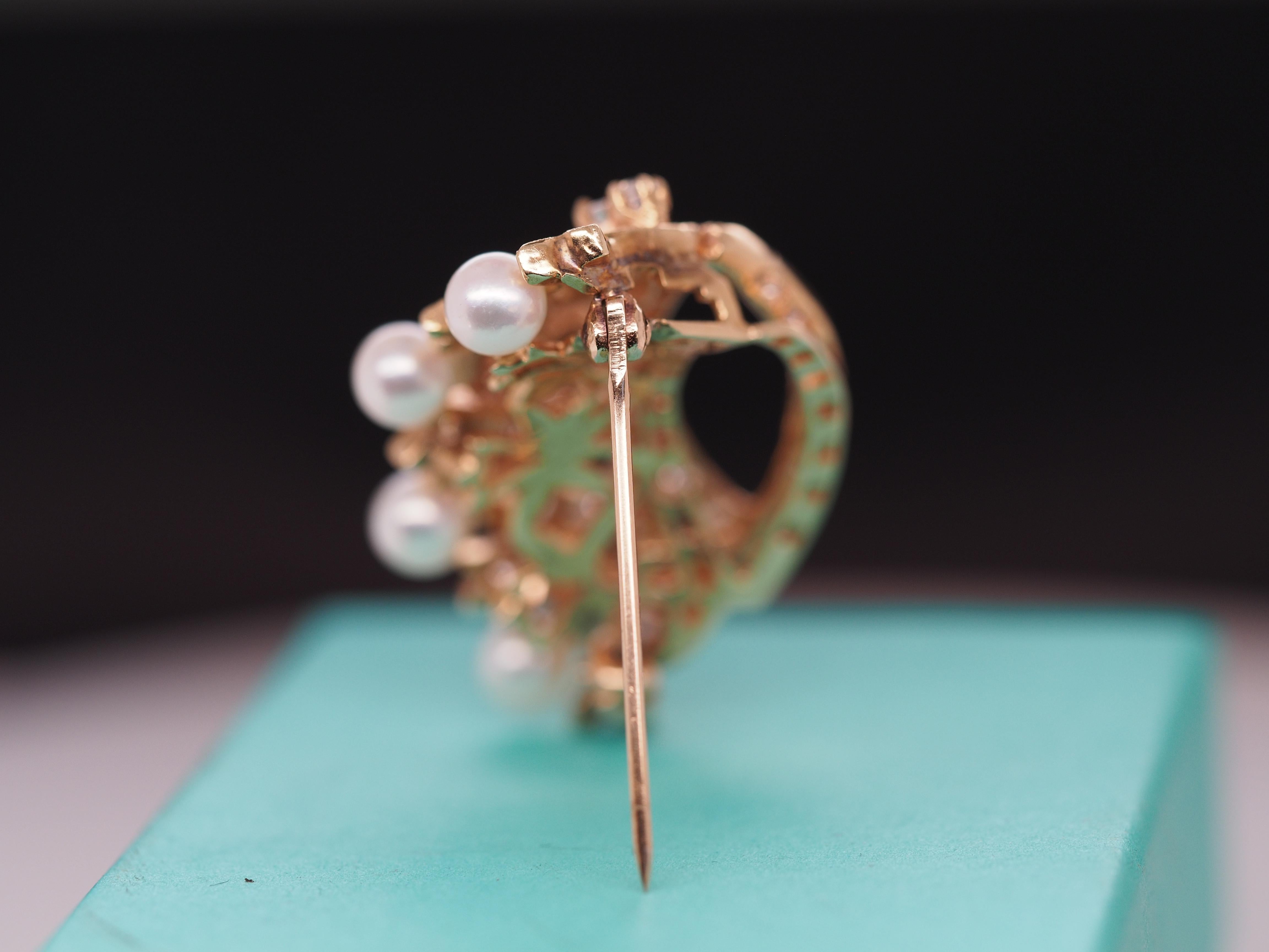 1950s 18k Yellow Gold Crown Diamond and Pearl Brooch For Sale 4
