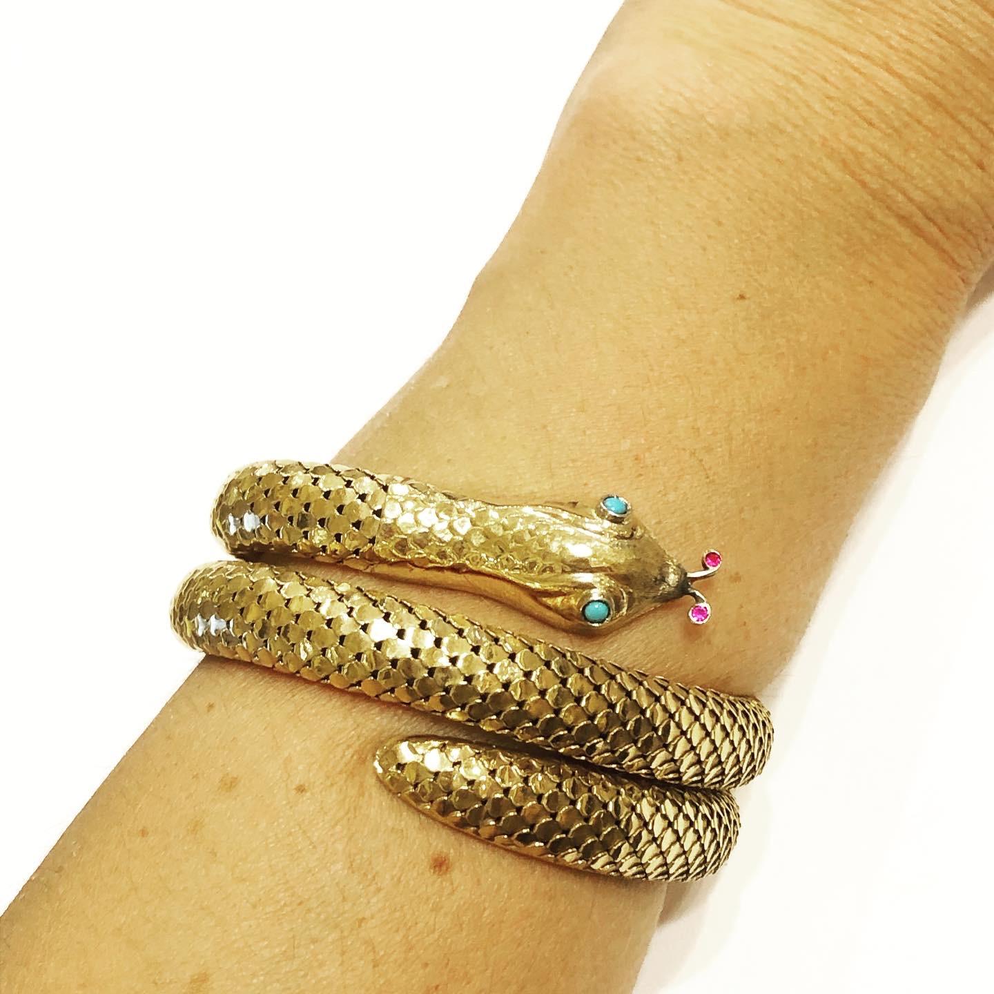 1950er Jahre, 18k Gelbgold Schlange Schlange Flexible Armspange Armband für Damen oder Herren im Angebot