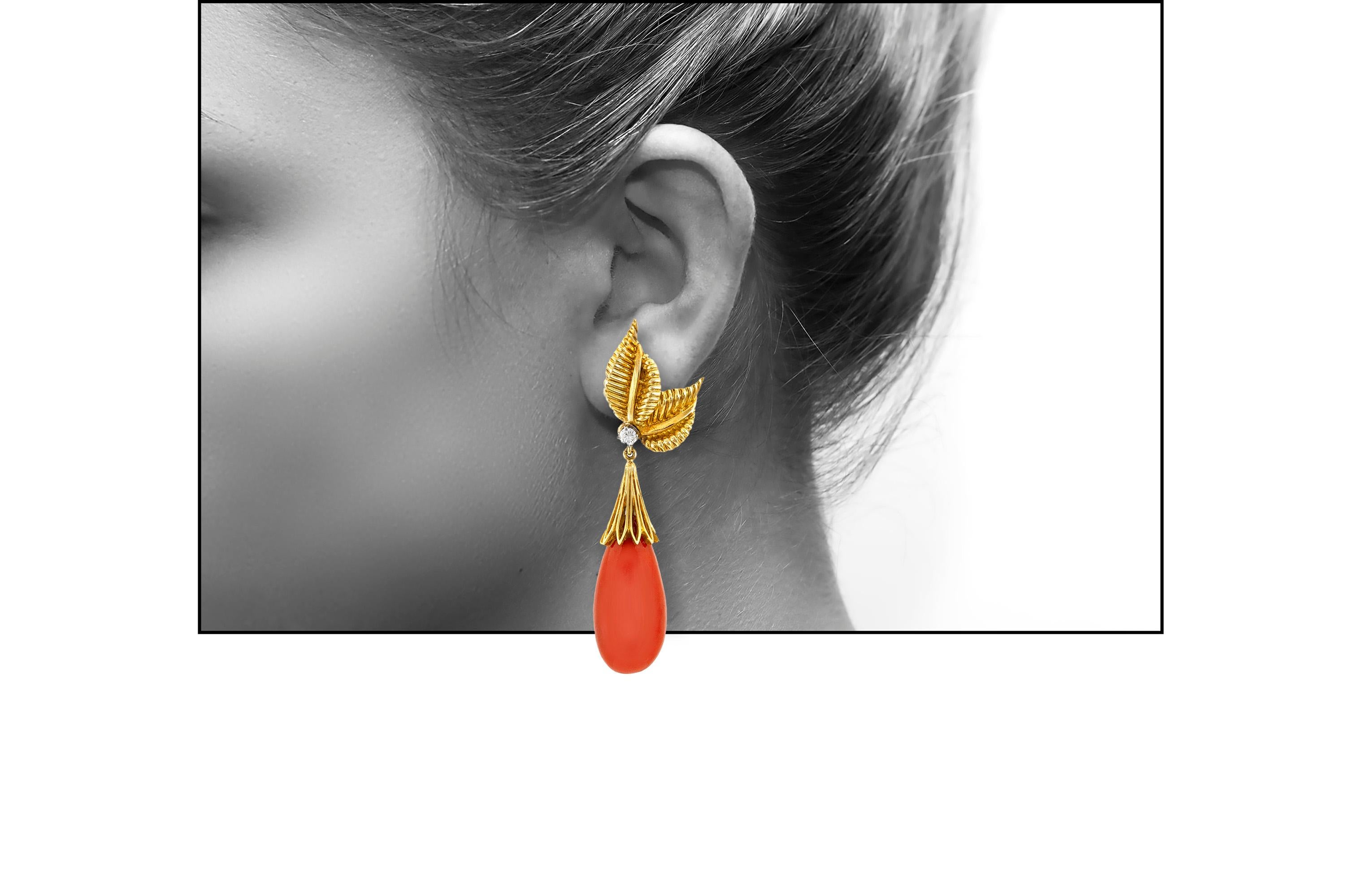 Round Cut 1950s 18 Karat Yellow Gold with Drop Coral Earring For Sale