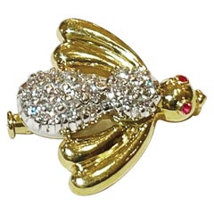 Broche de oro amarillo y blanco de 18 quilates de los años 50, con pavé de diamantes y rubíes