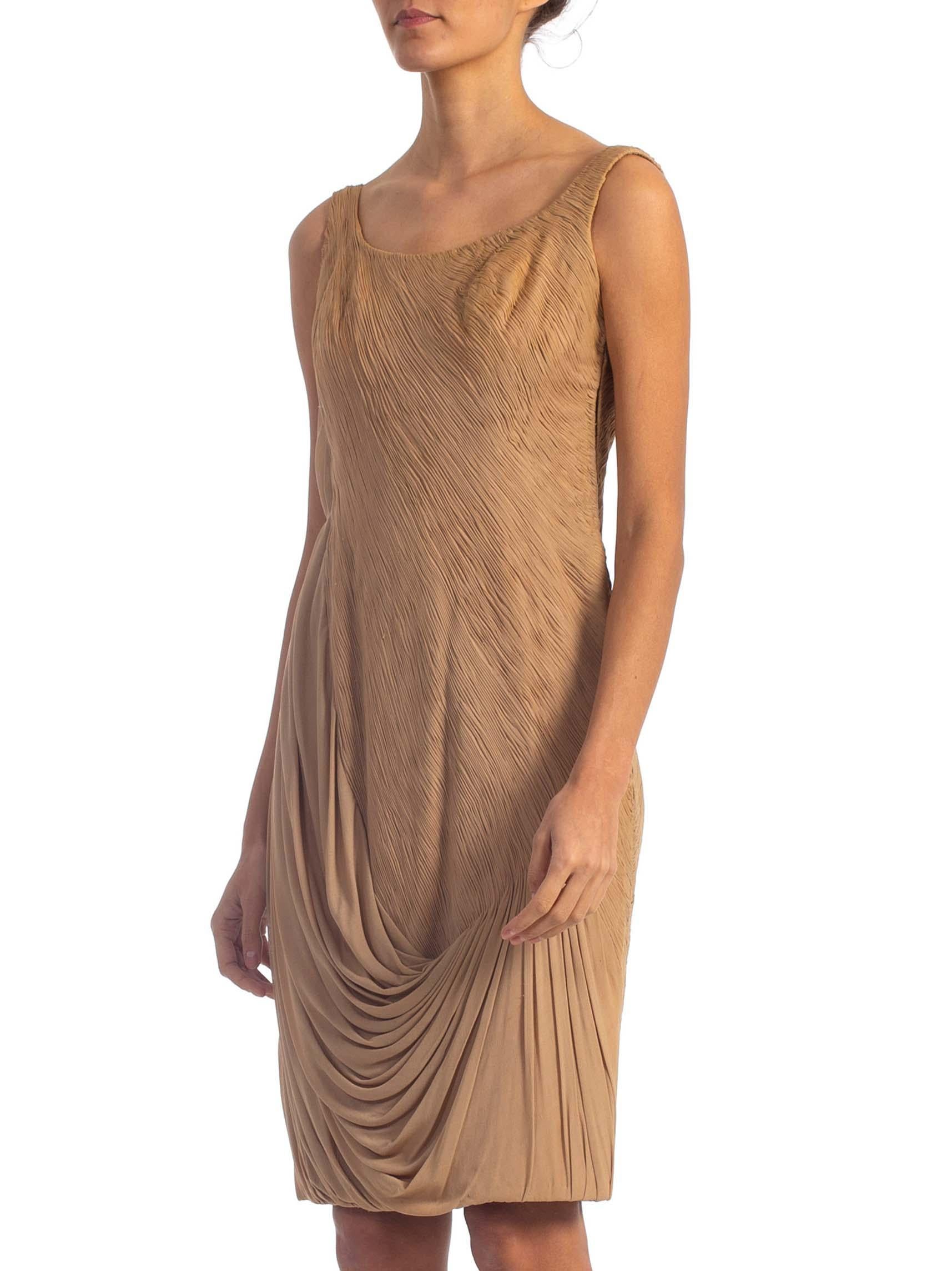 1950'S ROSSER OF BARCELONA Beige Haute Couture Silk Chiffon Jersey Draped Madam In Excellent Condition In New York, NY