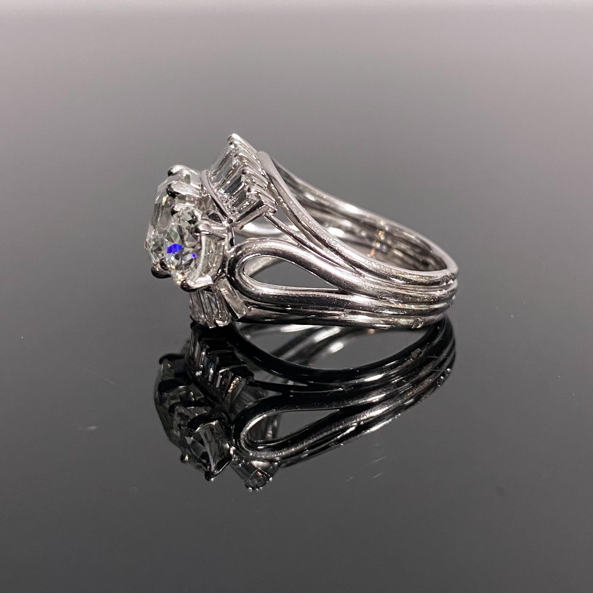 1950s-1960s 7 Carat Three-Stone Emerald Round Diamond Ballerina Engagement Ring 3