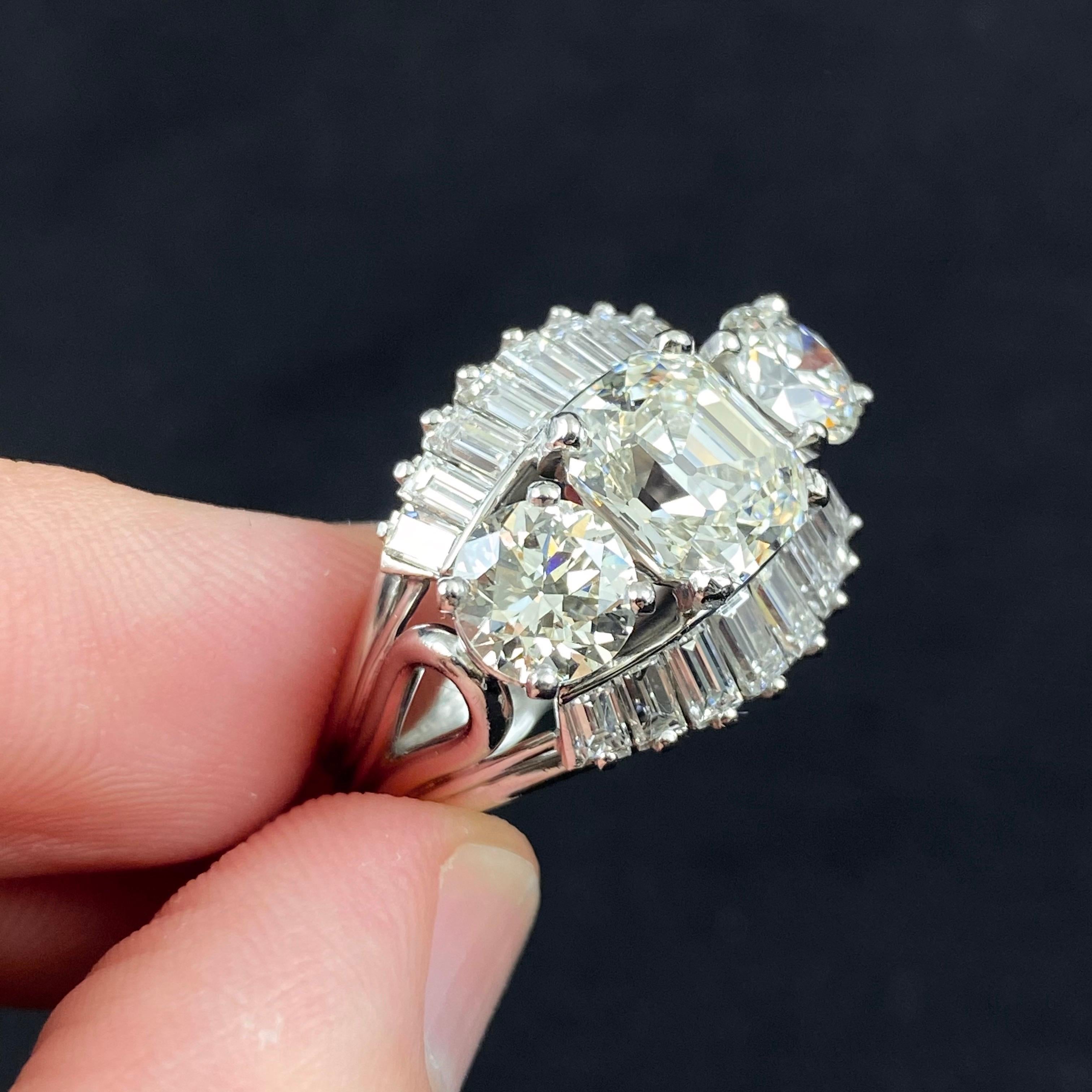 1950s-1960s 7 Carat Three-Stone Emerald Round Diamond Ballerina Engagement Ring 5