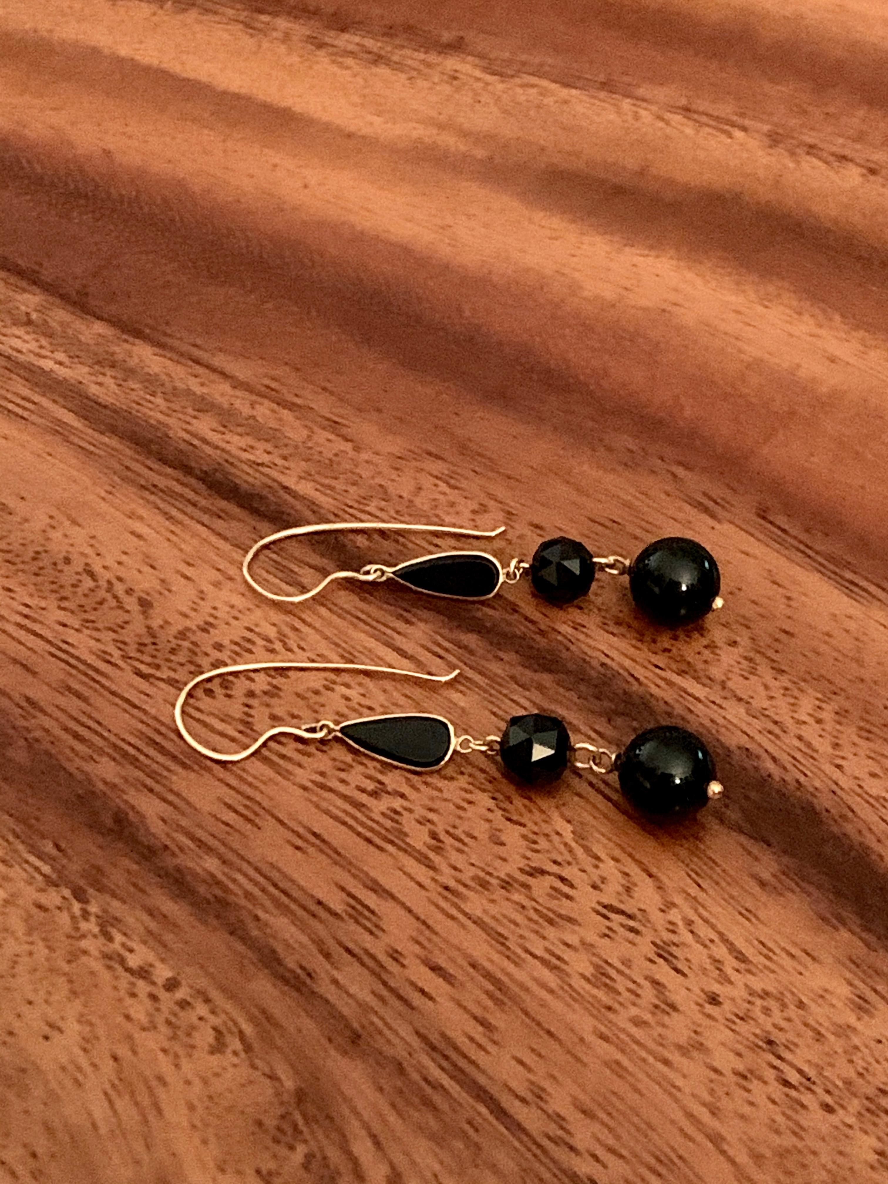 1950s-1960s Black Onyx 14 Karat Yellow Gold Wire Dangle Drop Earrings 2