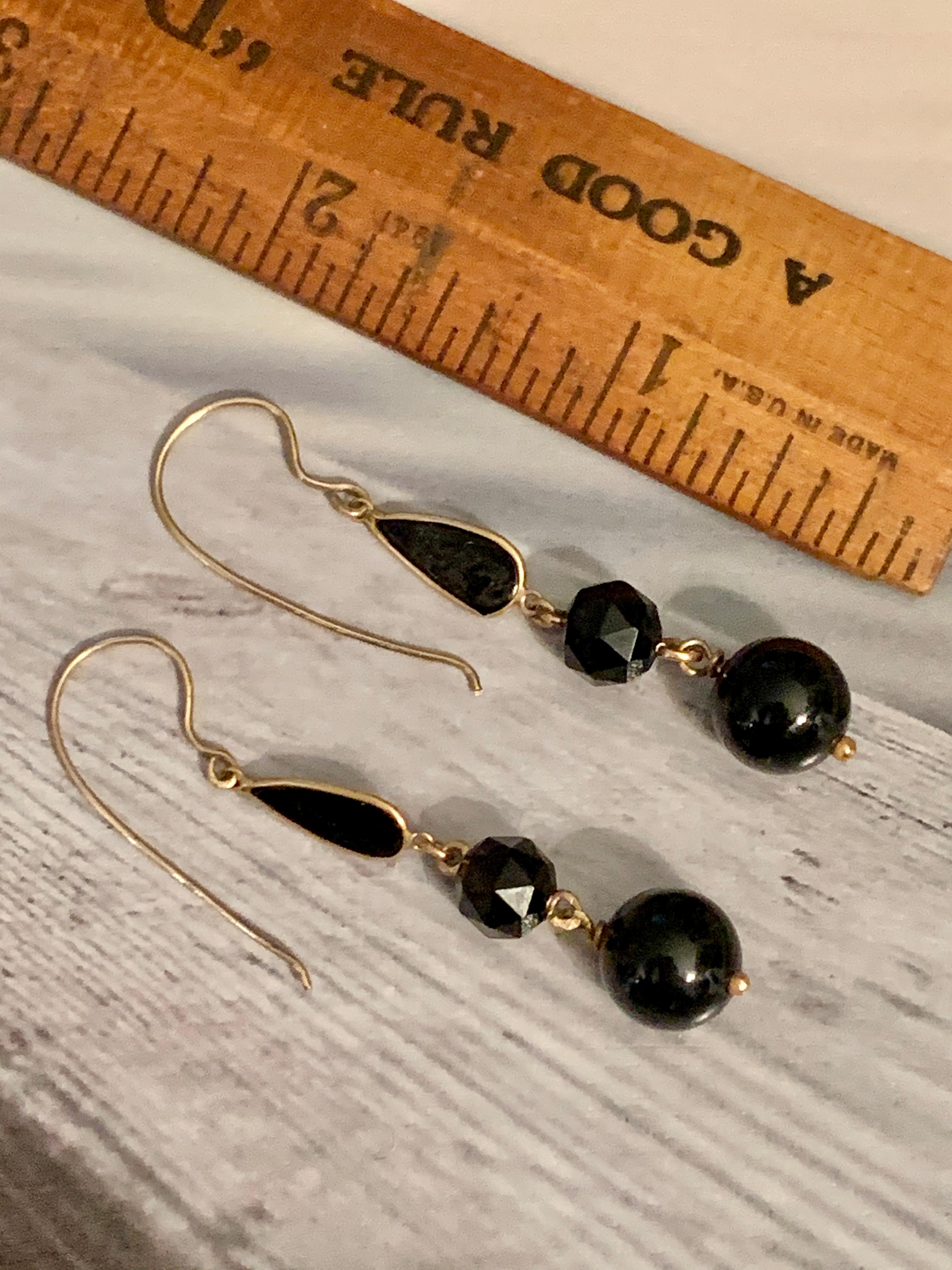 1950s-1960s Black Onyx 14 Karat Yellow Gold Wire Dangle Drop Earrings 4