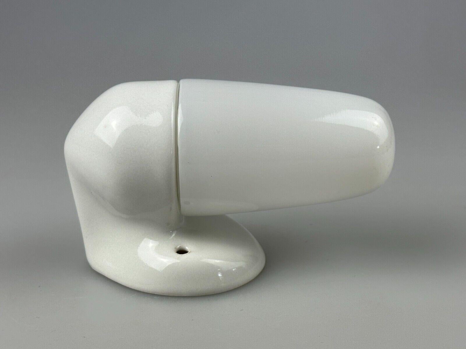 1950s 1960s ceramic wall lamp by Wilhelm Wagenfeld for Lindner Mod 6067 In Good Condition In Neuenkirchen, NI