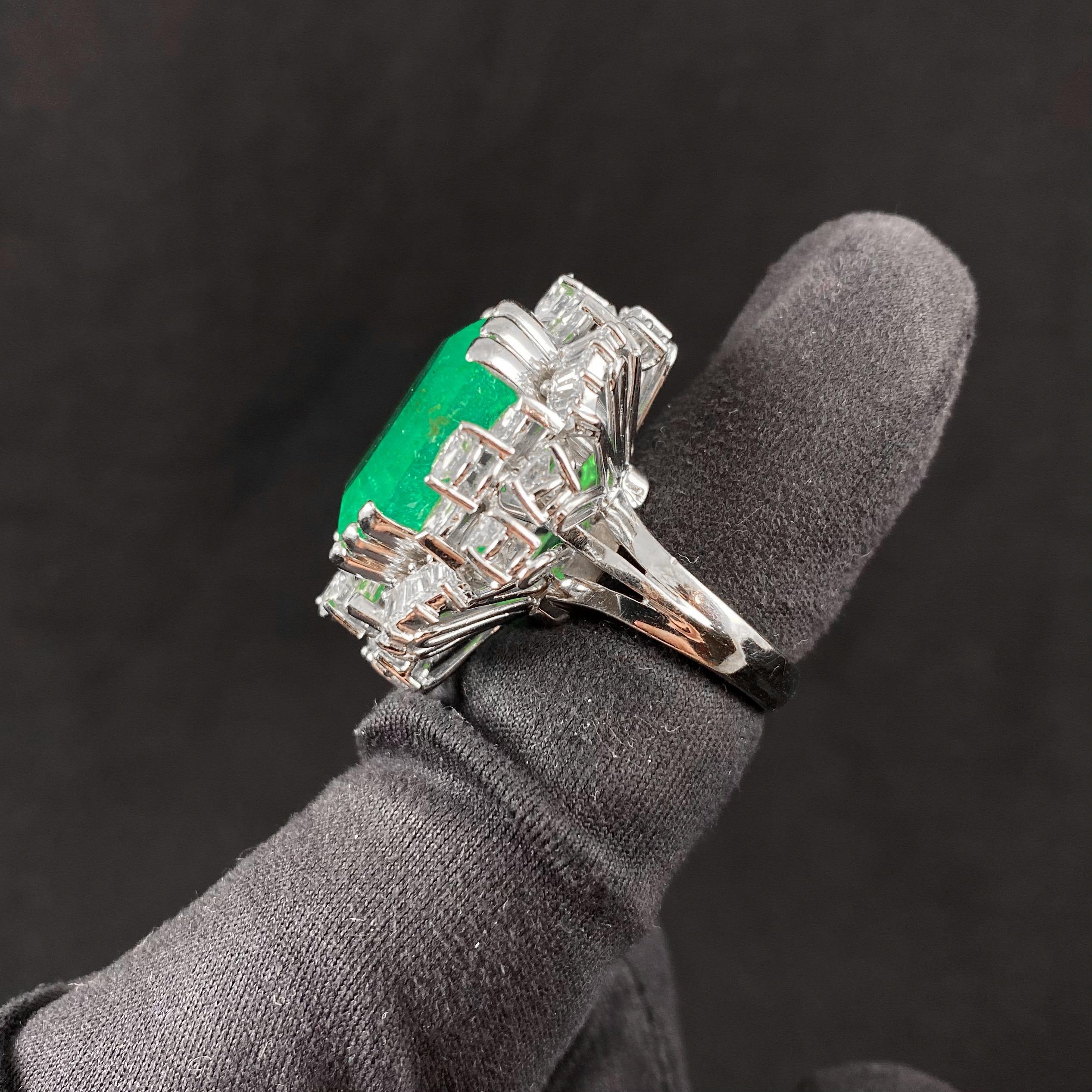 Certified 37.50 Carat Colombian Emerald Diamond Cocktail Ring White Gold 4