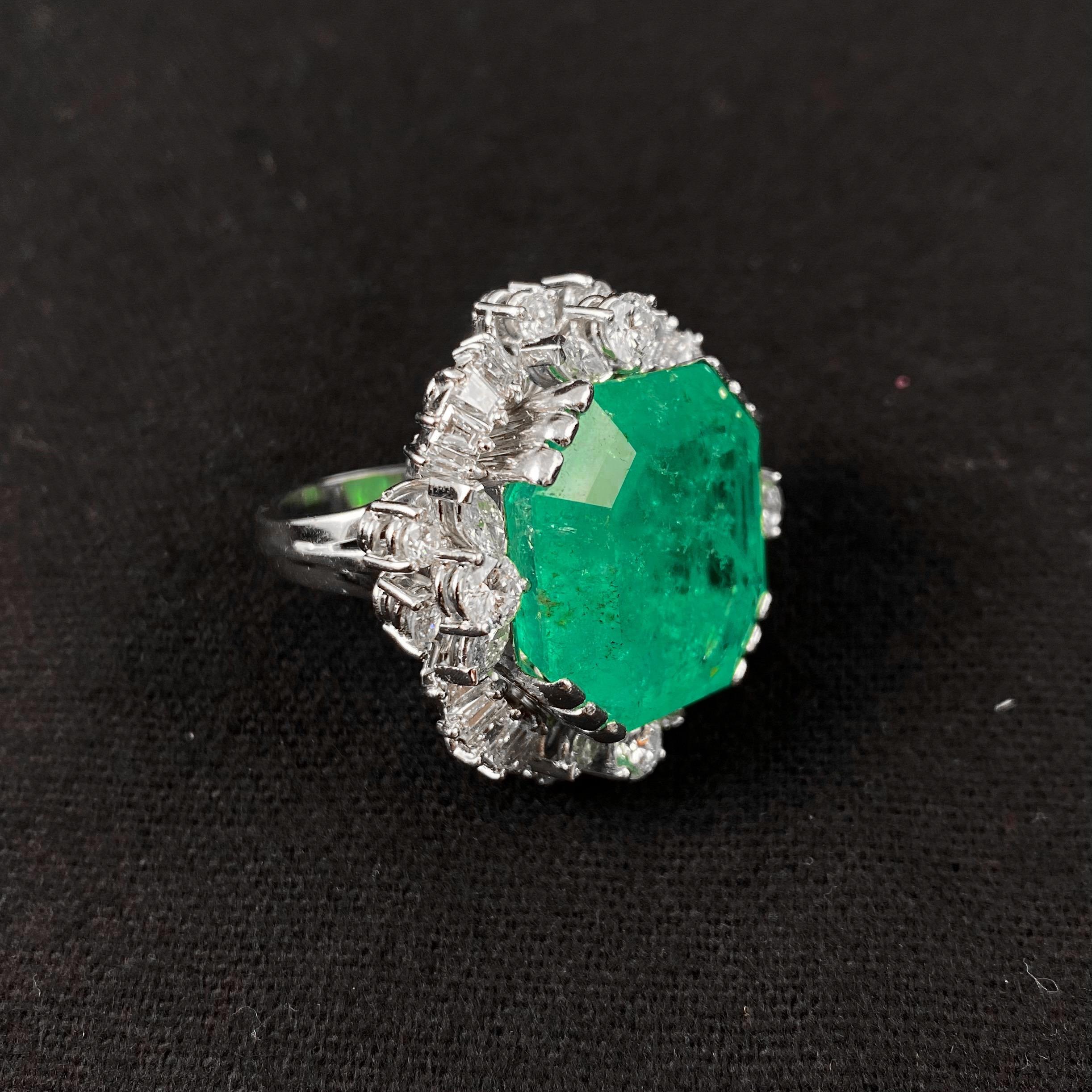 Certified 37.50 Carat Colombian Emerald Diamond Cocktail Ring White Gold 2